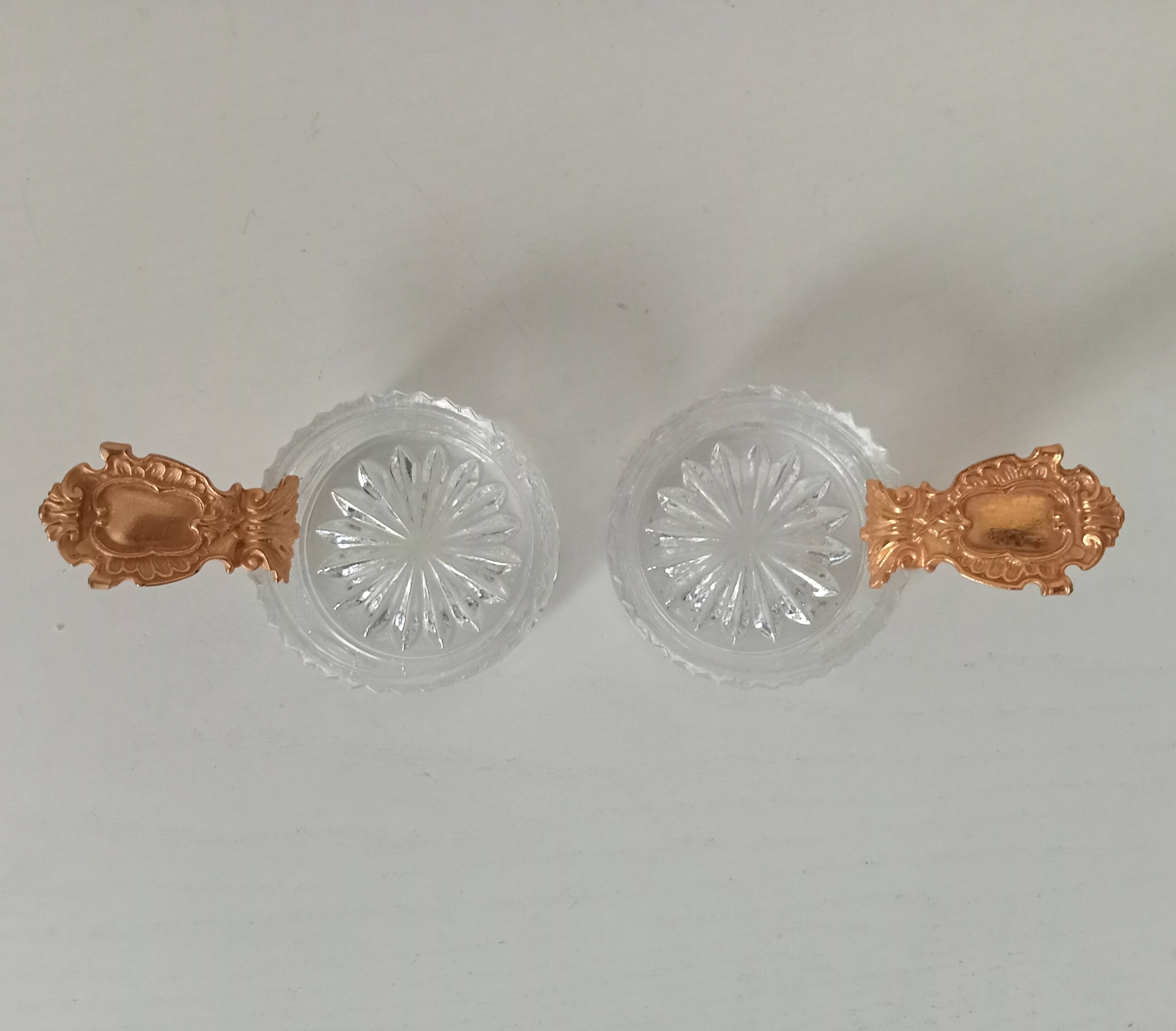 Individual ashtray in molded glass and gold aluminum