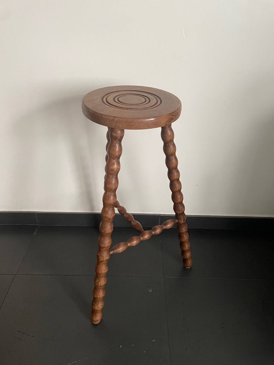 Tabouret haut tripode vintage