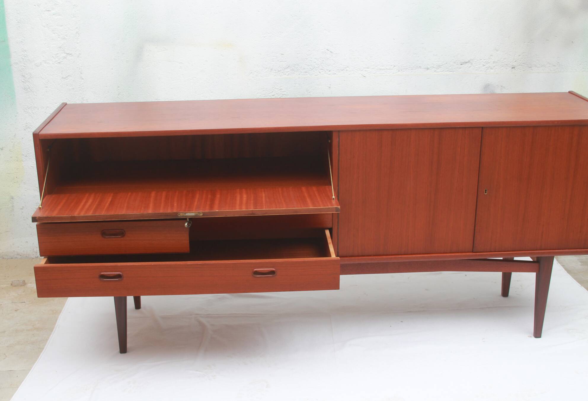 1960s sidebaord in teak