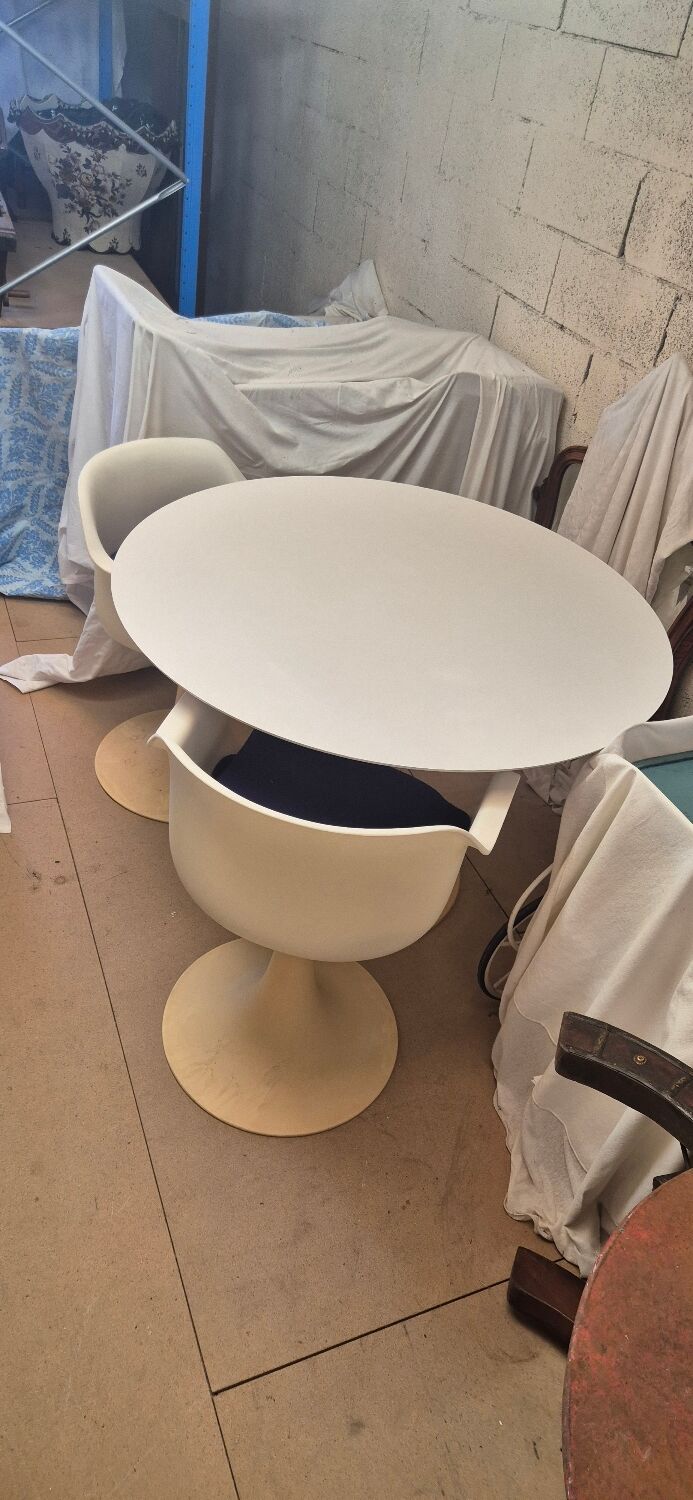 Grosfilex dining table and 4 chairs