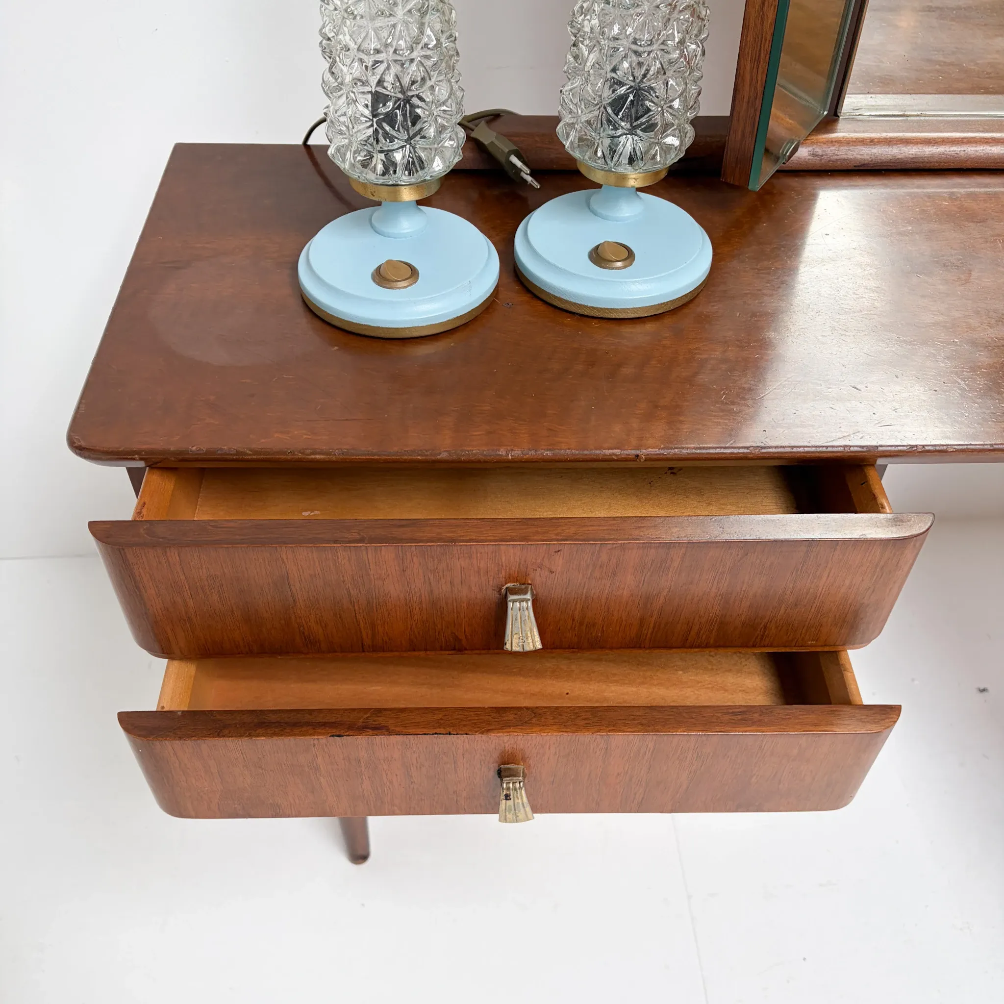 Vintage dressing table with fold-out mirrors, 1950’s