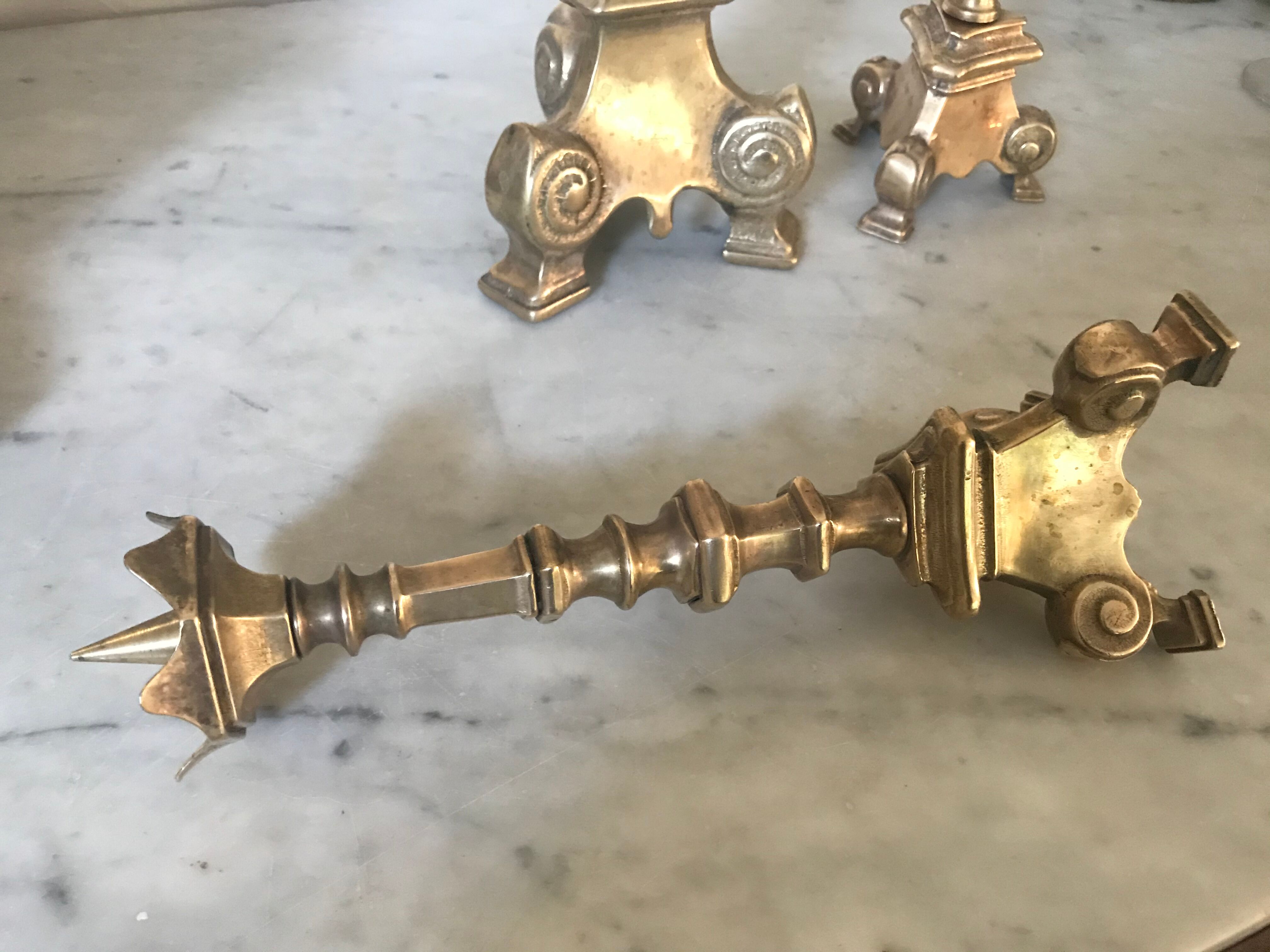 Lot de 3 bougeoirs tripodes en bronze doré