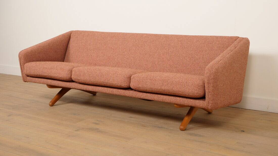 Vintage sofa | 3-seater | ML-90 | pink | reupholstered