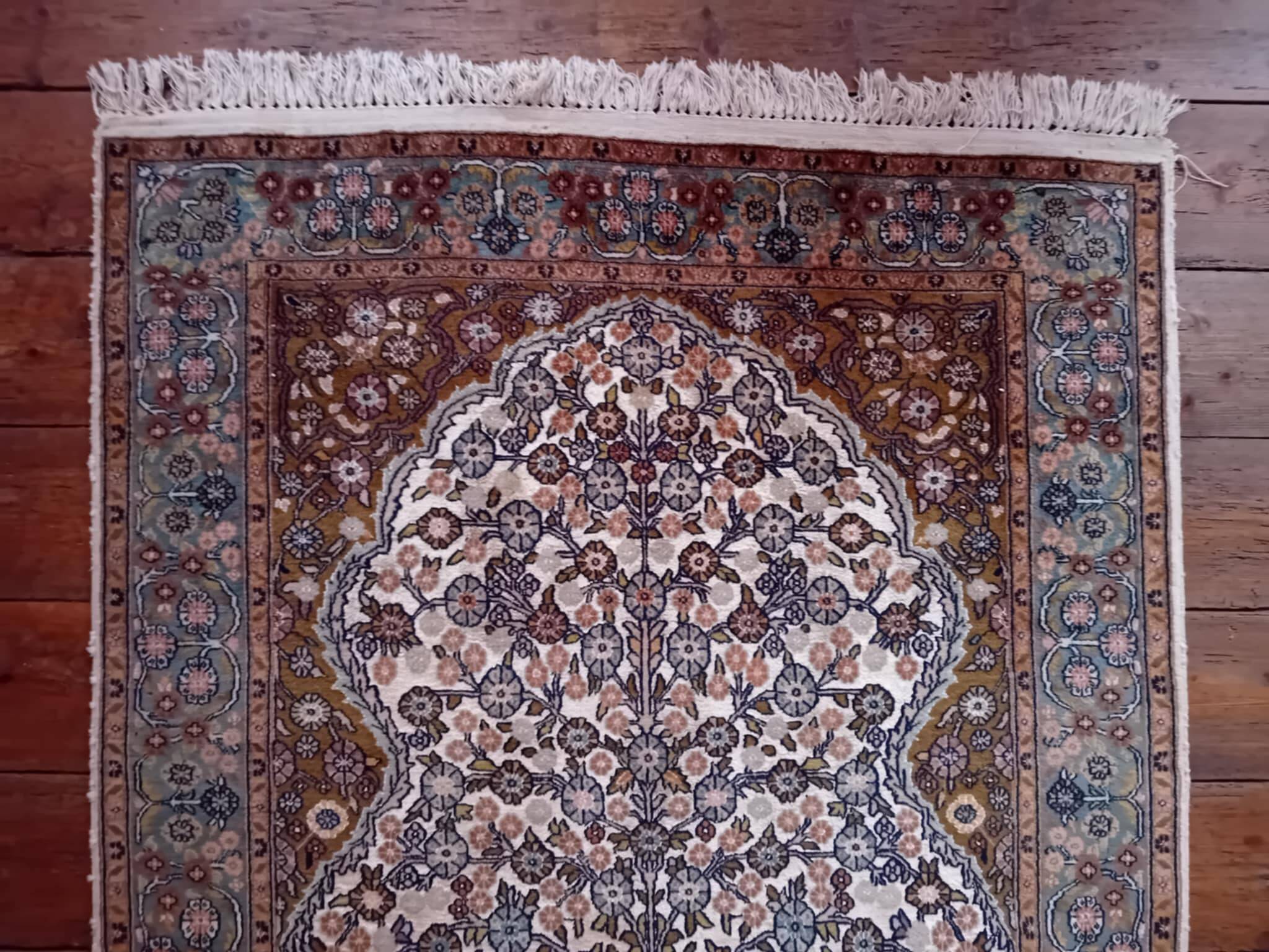 Handmade cashmere wool and silk rug 183x123cm