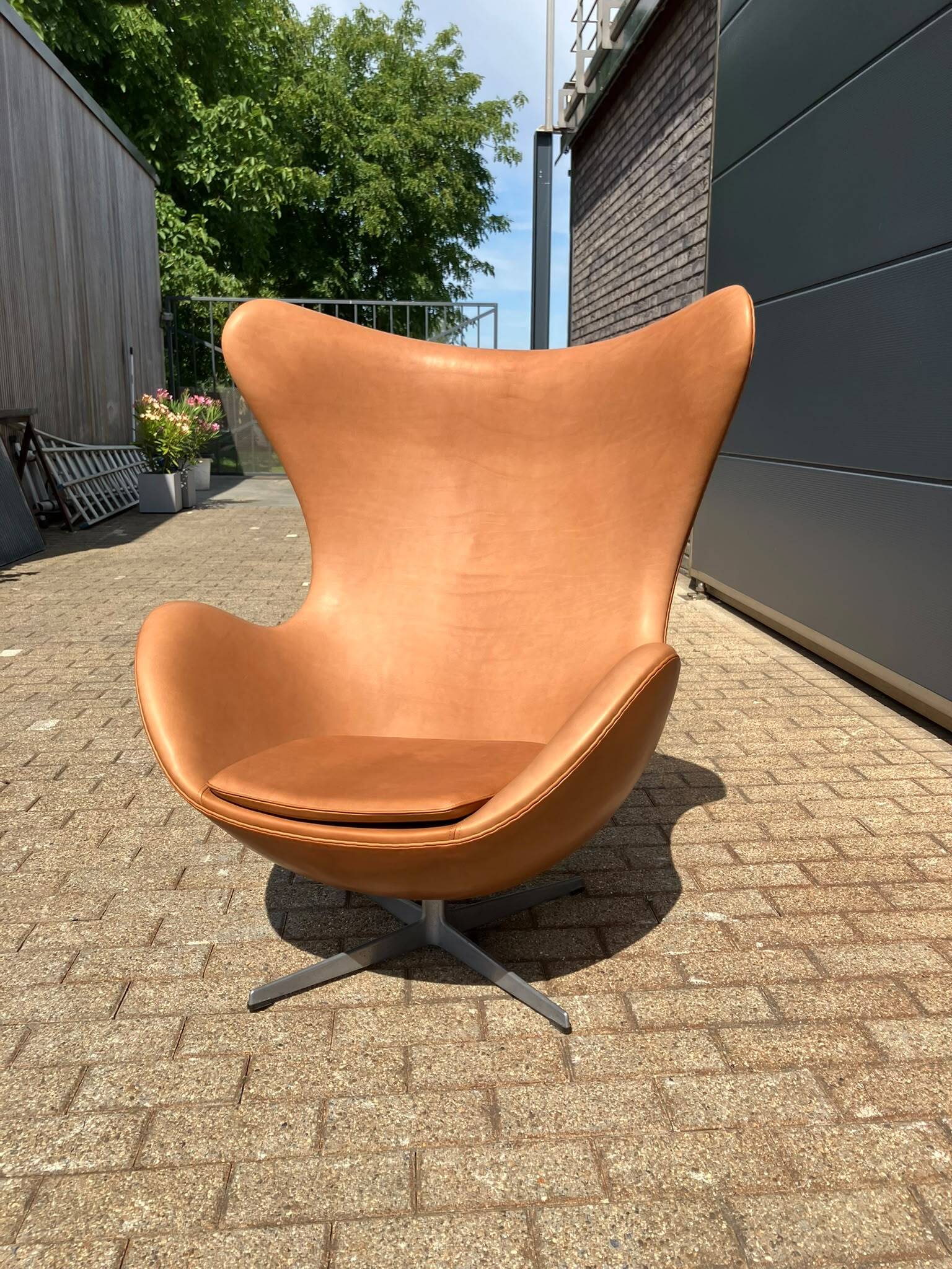Fritz Hansen Egg Chair 07-'63 Cognac Camel vintage leather NEW CONDITION!!