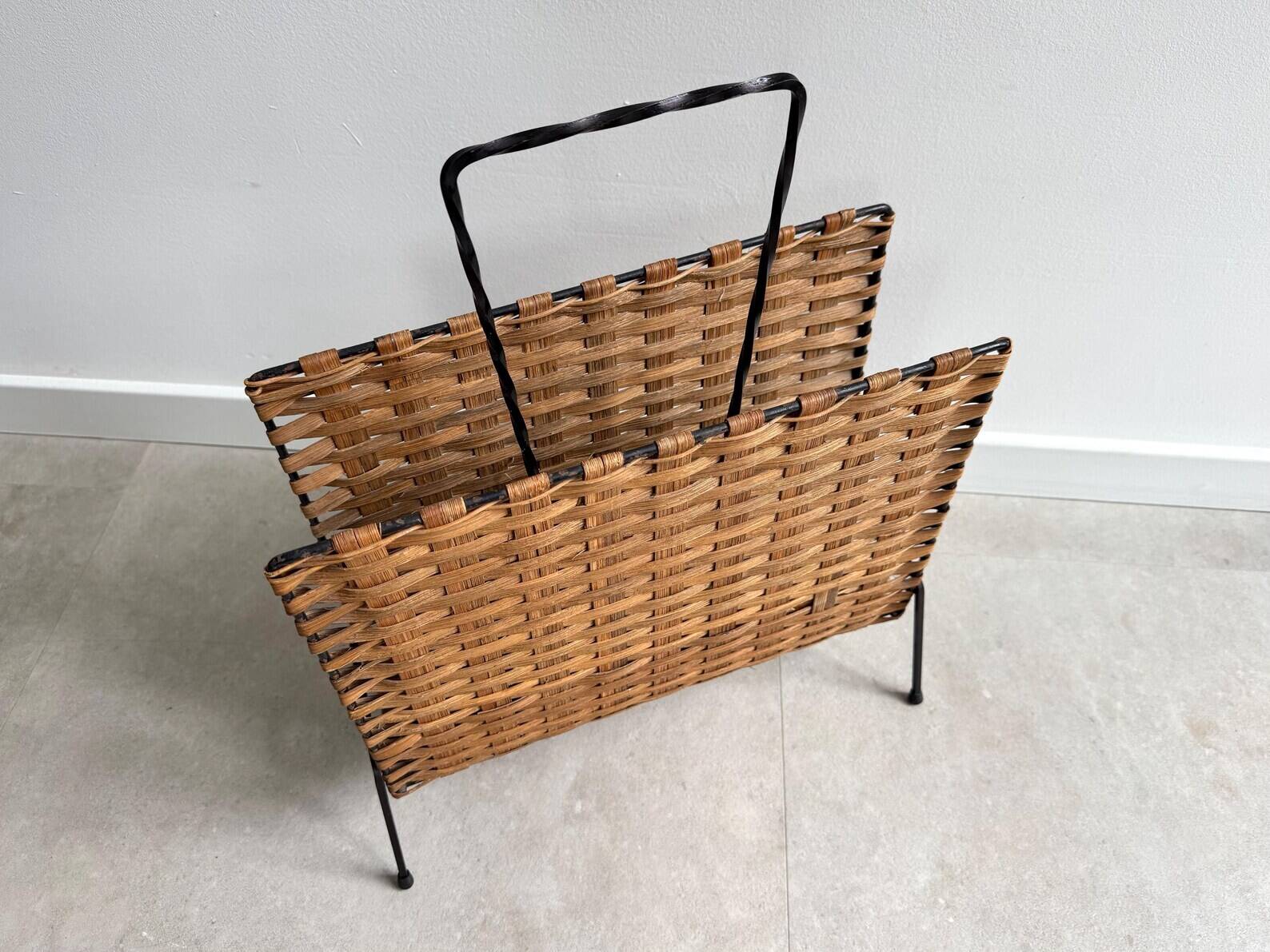Vintage magazine stand / magazine basket