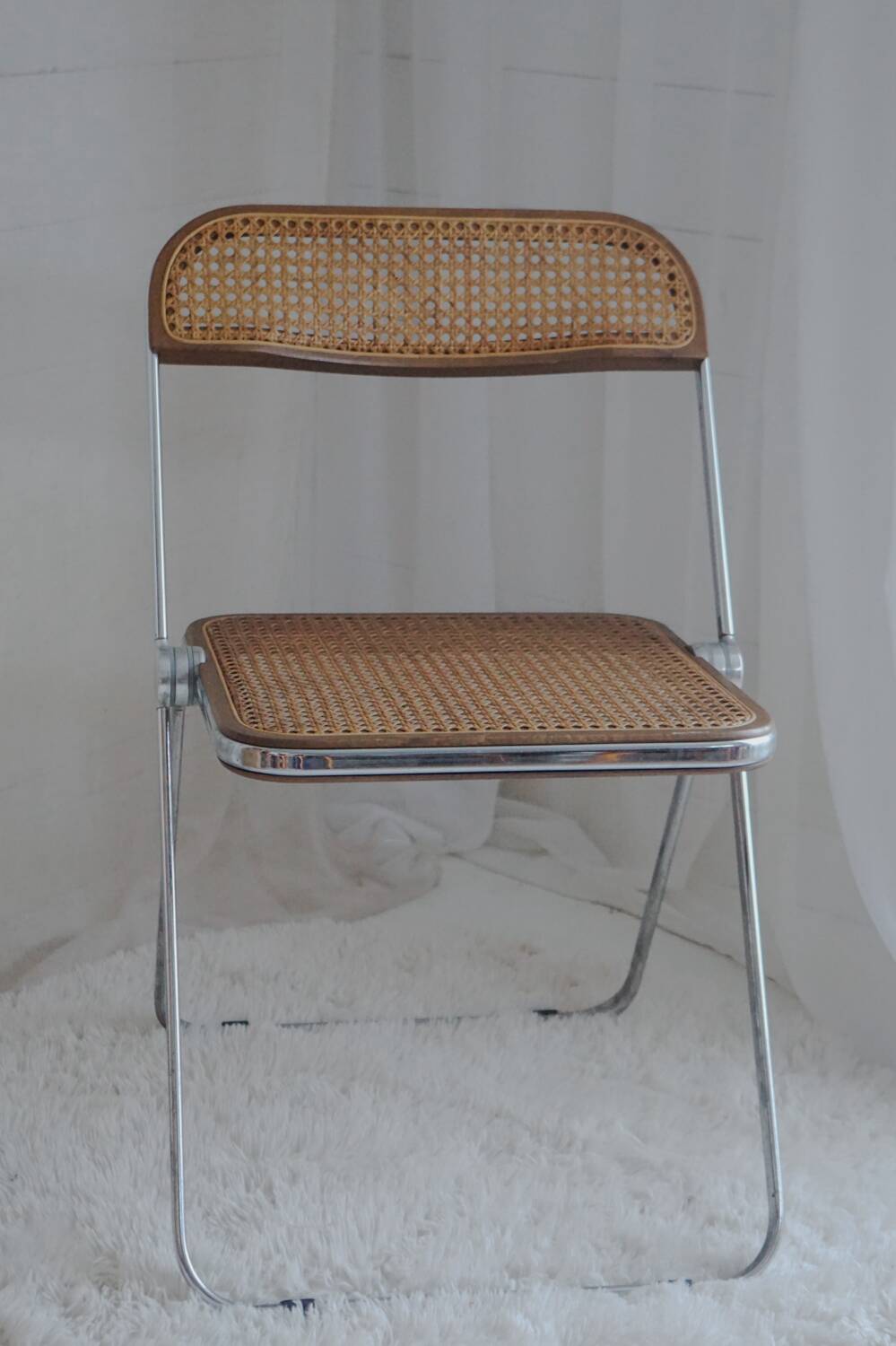 Vintage design cane folding chair: Giancarlo Piretti