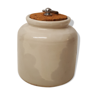 Sandstone pot with lid