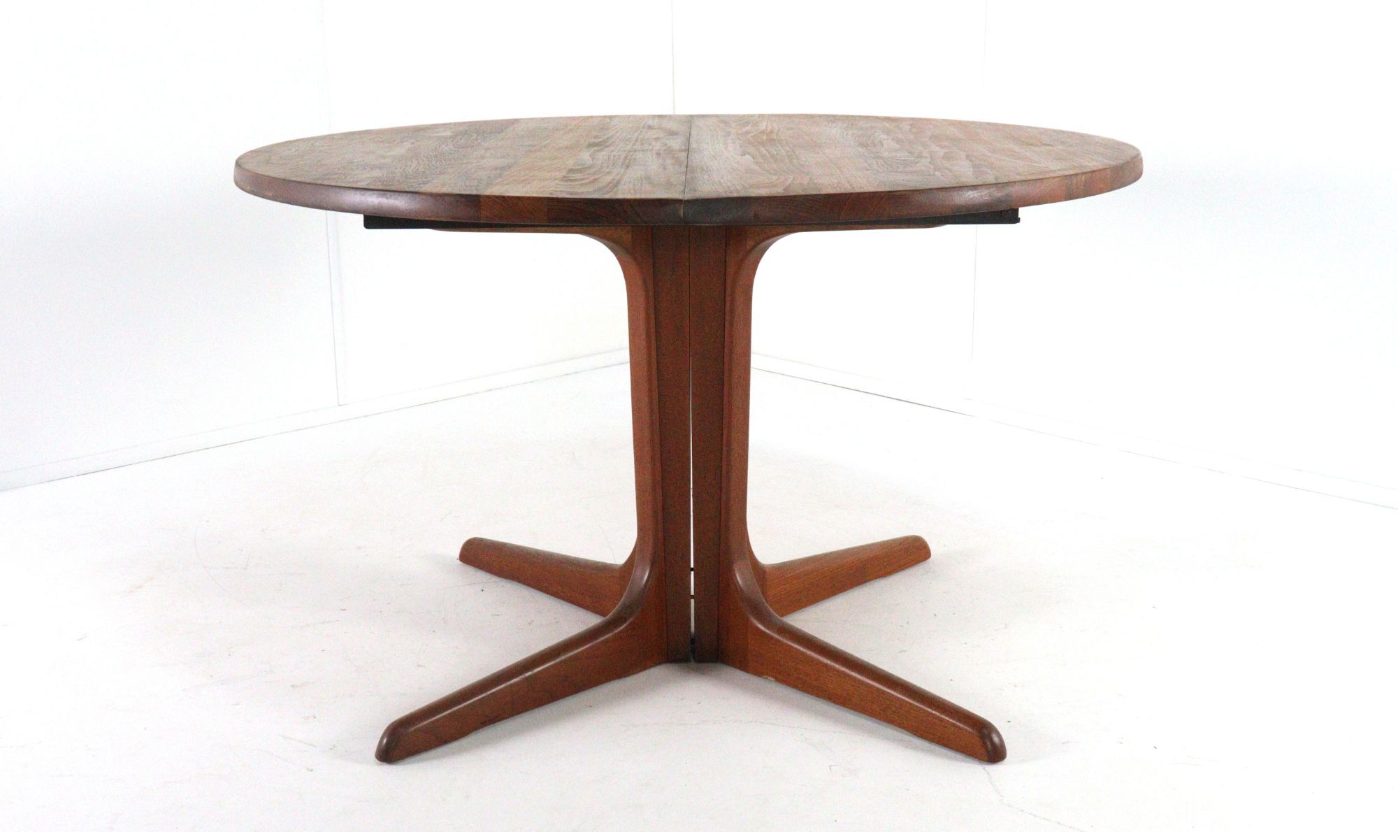 Round extendable teak dining table vintage - danish design