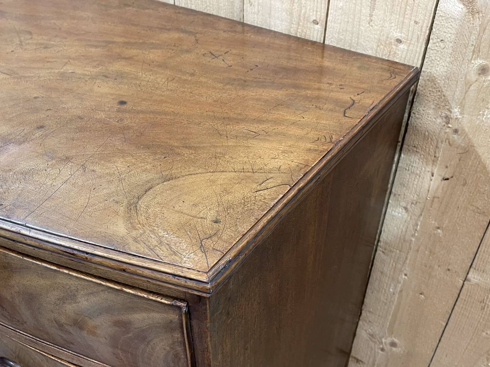 19th century Victorian mahogany chest of drawers