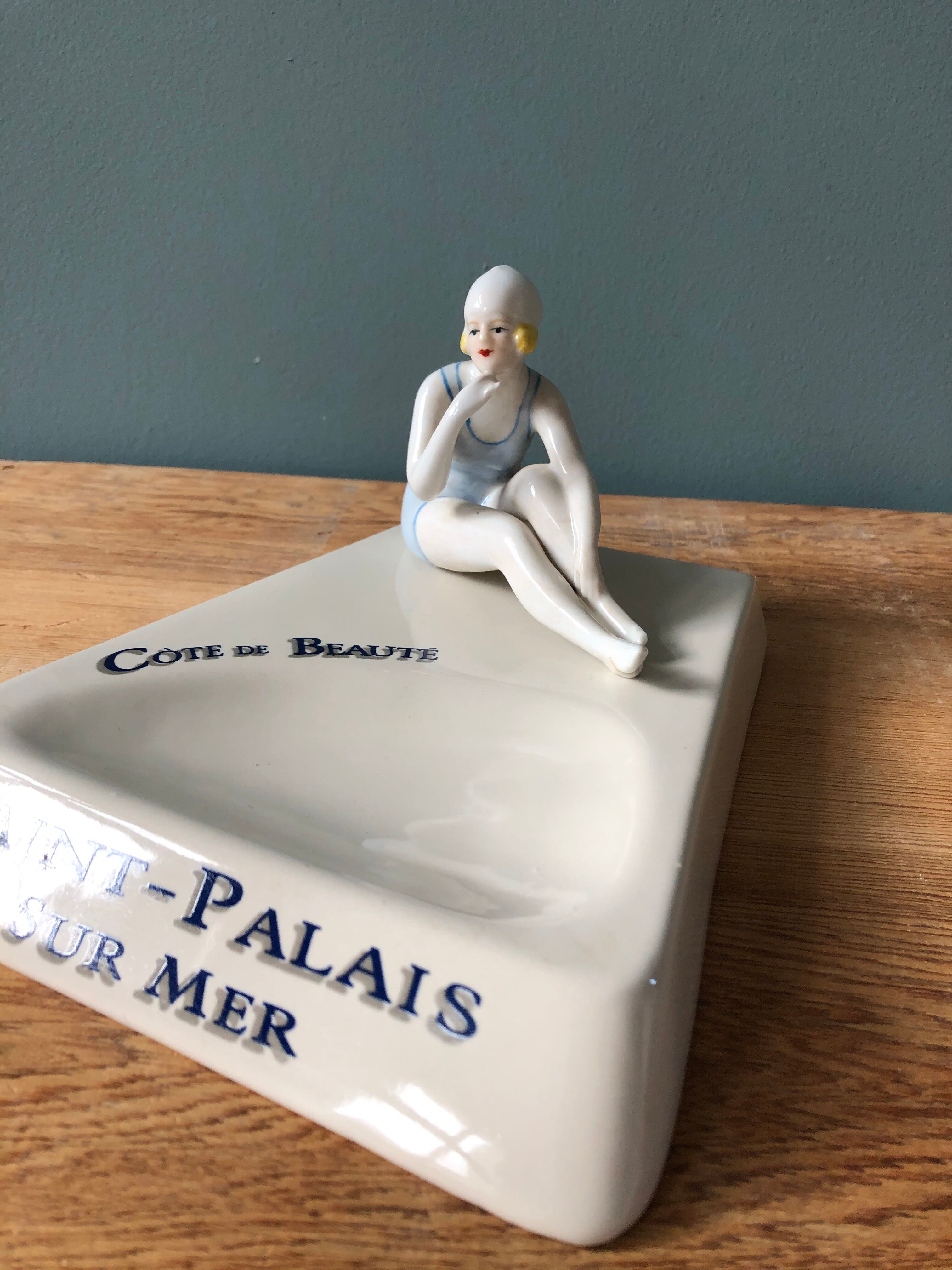 Empty pocket bather art deco