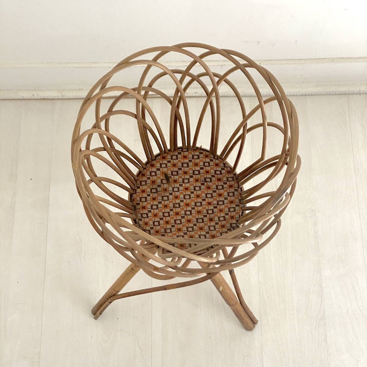 Vintage 70s rattan plant holder