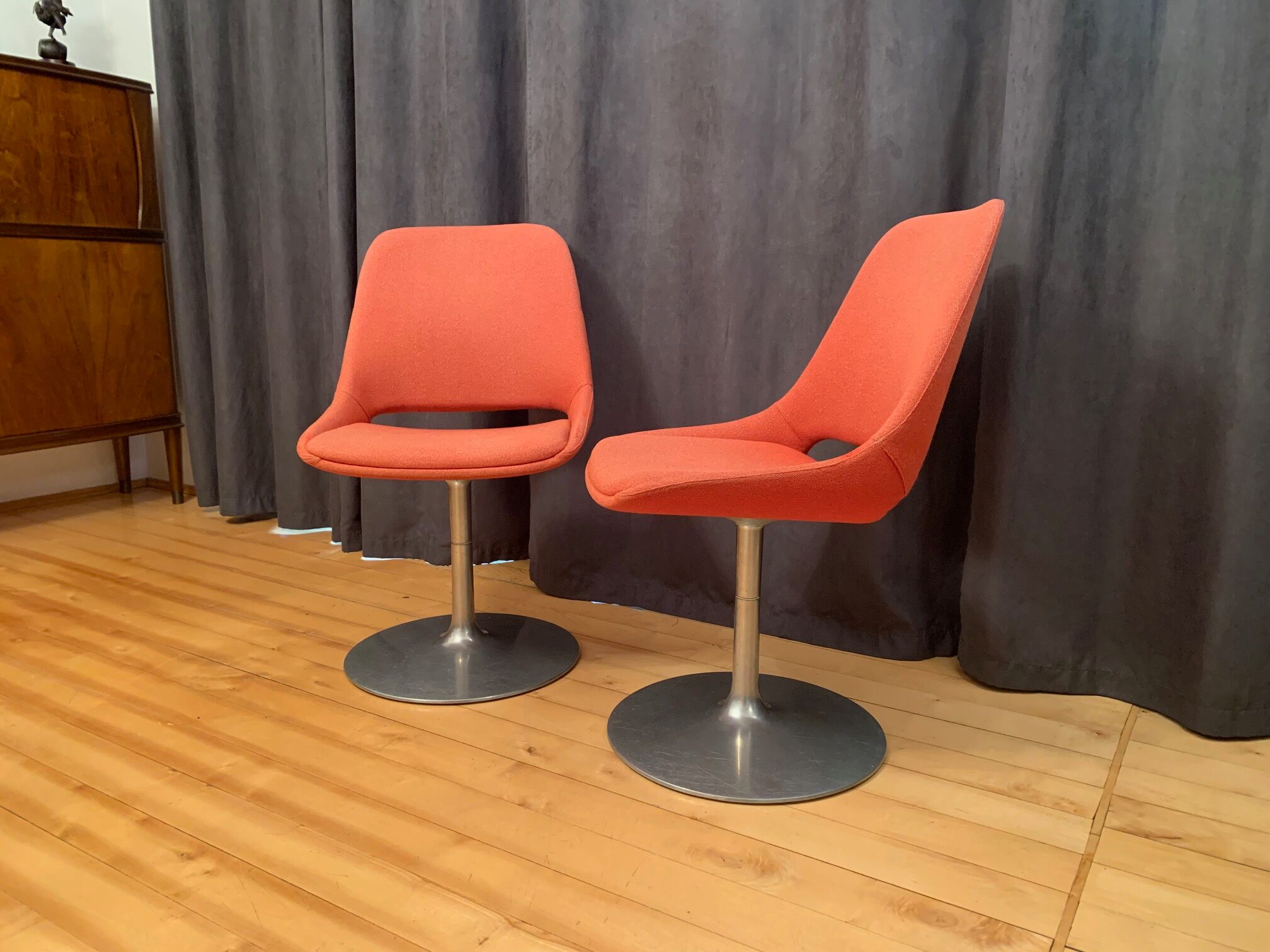 Pair of "Polaris" swivel chairs, exclusive, by Eero Aarnio, Asko Export, Finland, 1970s.