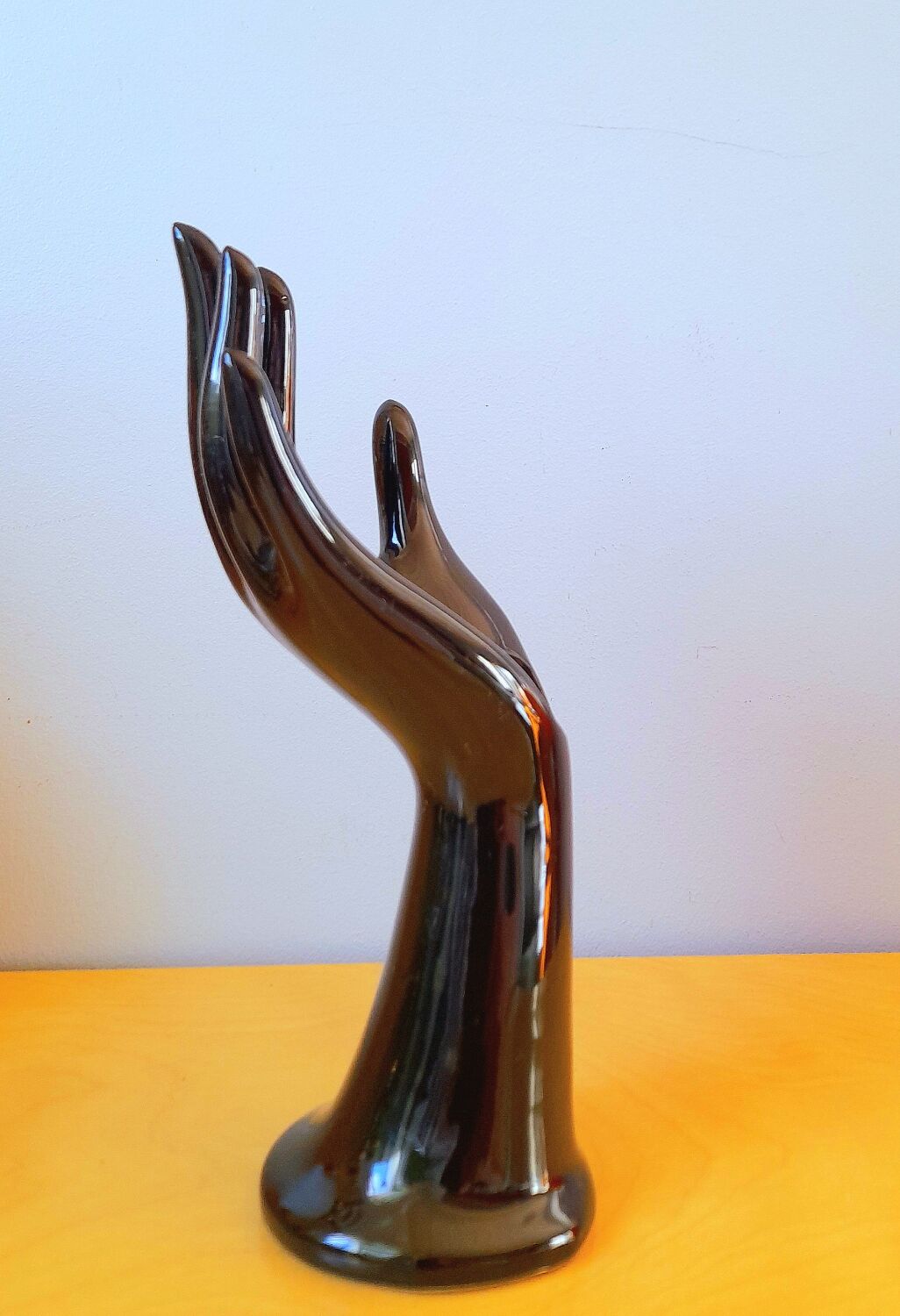 Hand ring or black soliflore 70s