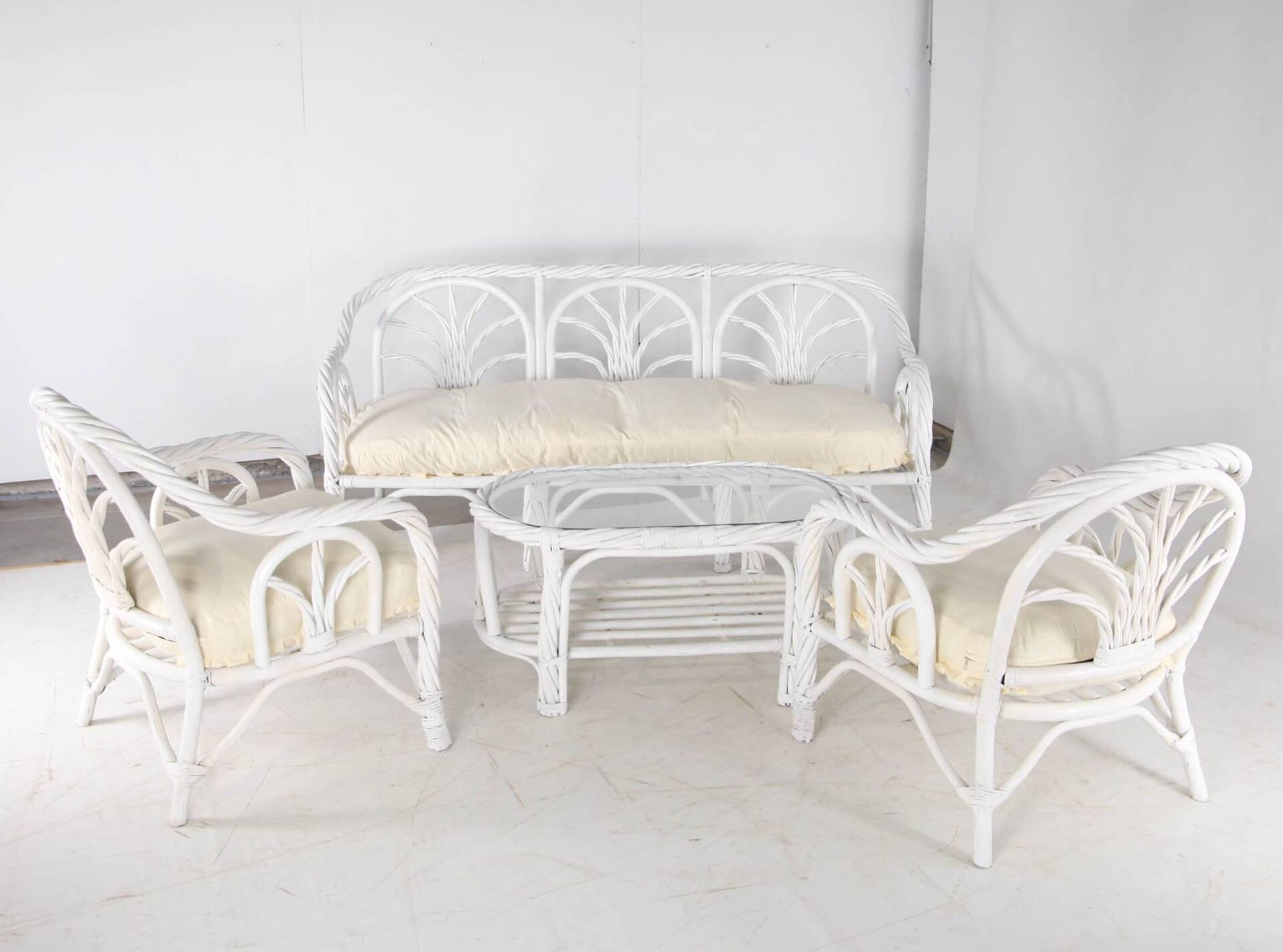 Salon en rotin blanchi