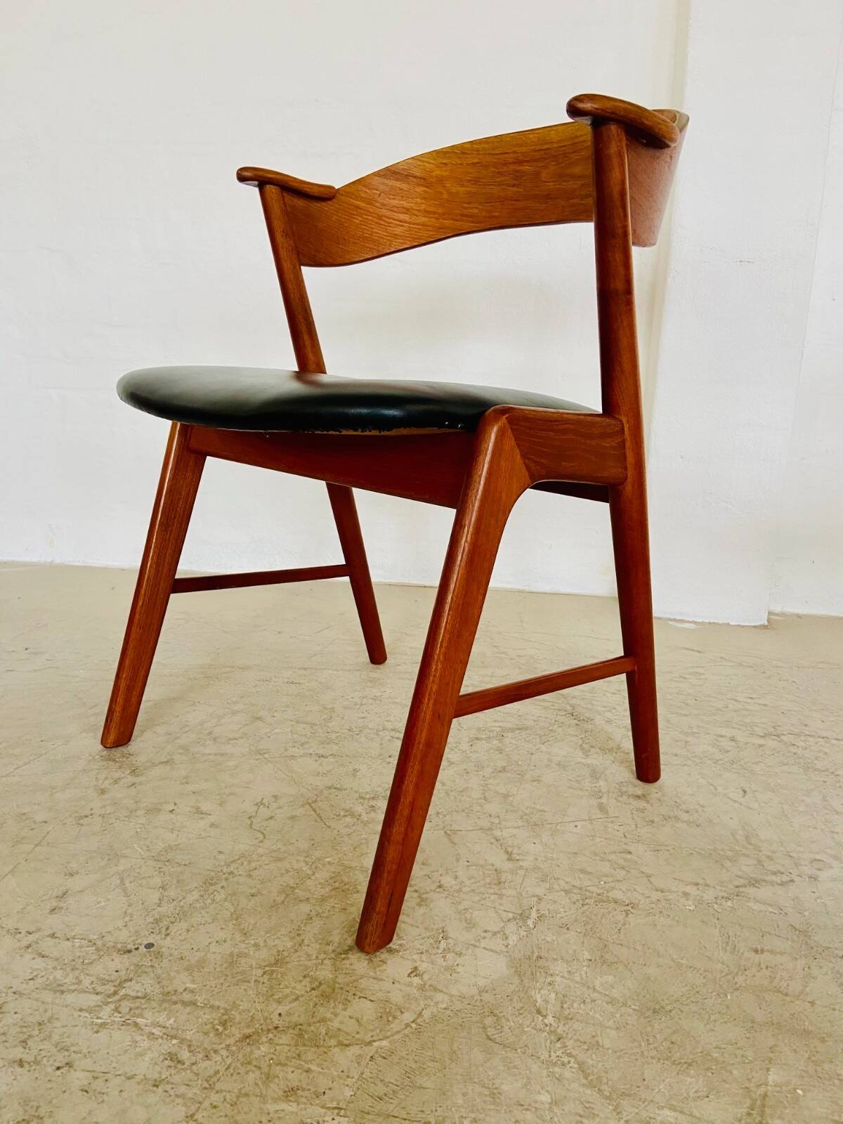Danish vintage Kai Kristiansen model 32 chairs for Schou Andersens Møbelabrik