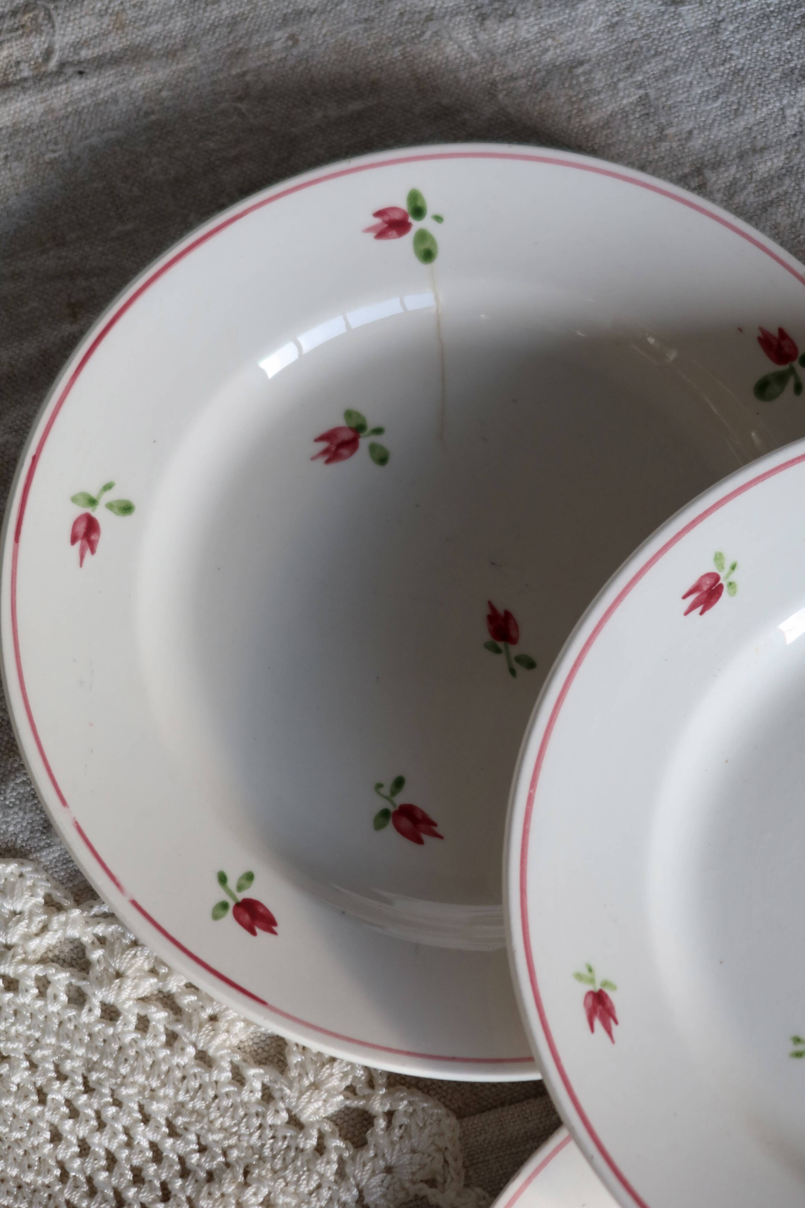 4 vintage earthenware dessert plates - Small floral pattern