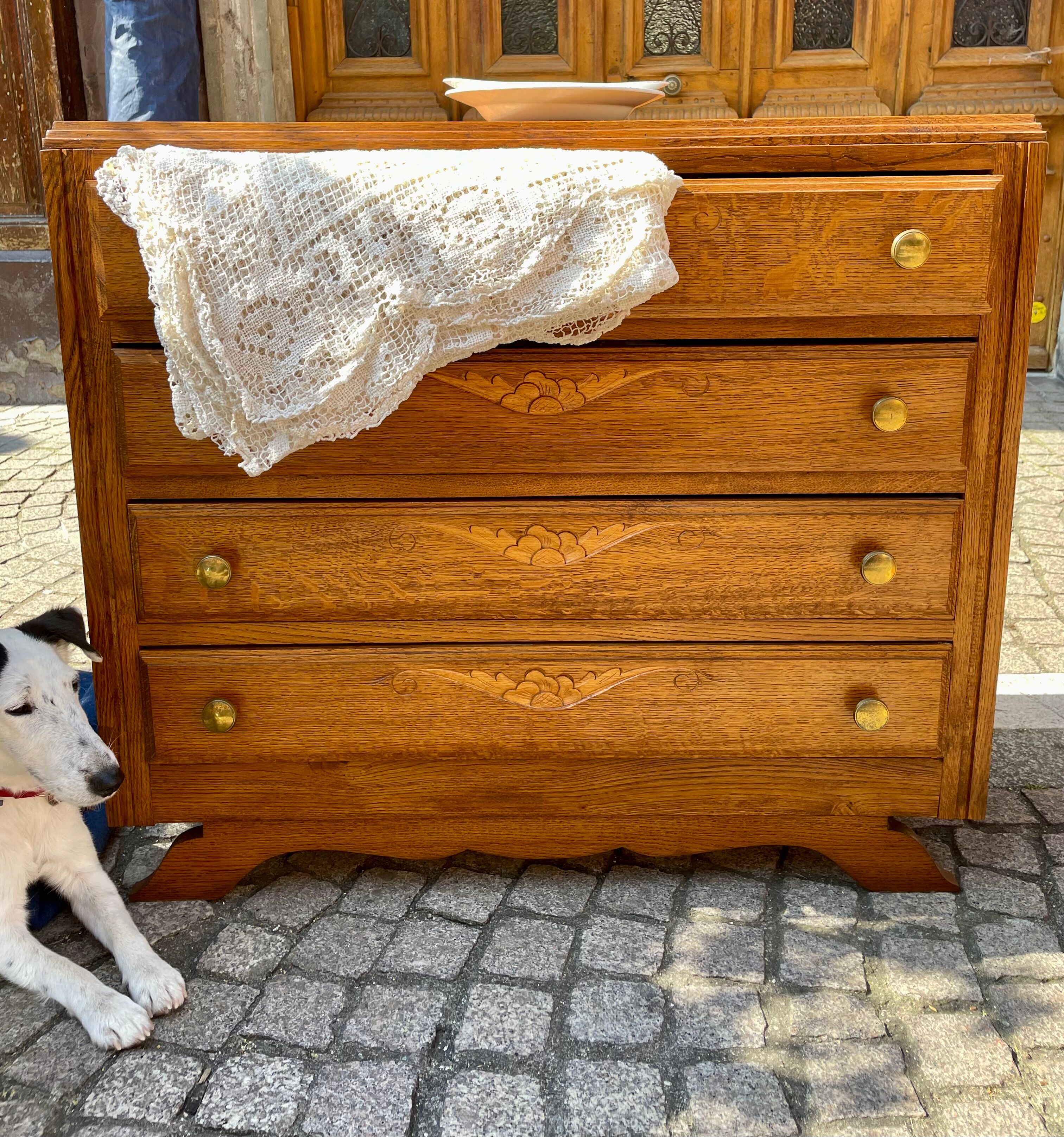 Art deco chest of drawers in oak