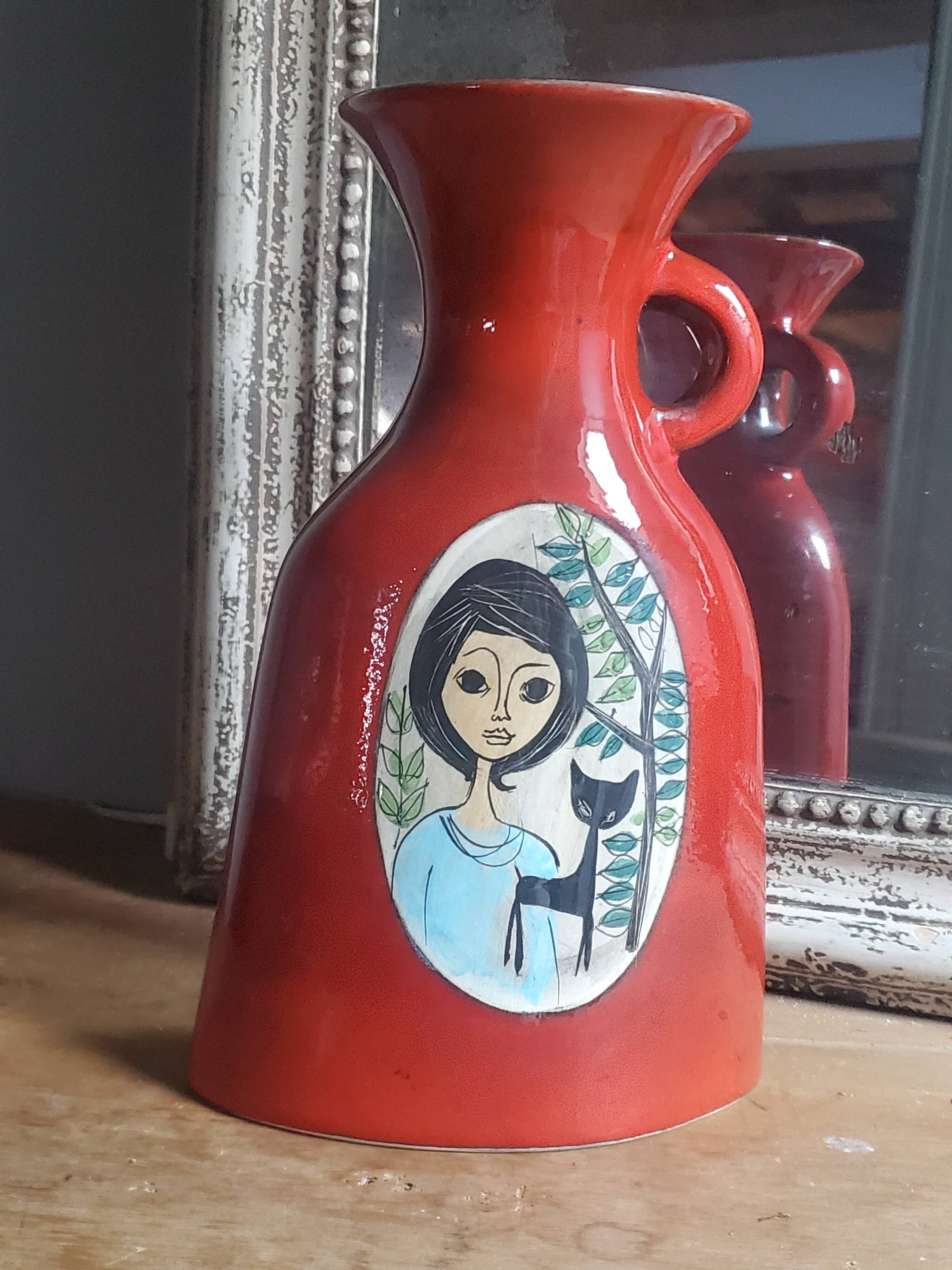 Vintage Français années 1960 Jean de Lespinasse, JdL 330, Vase ovale émaillé rouge avec portrait féminin.