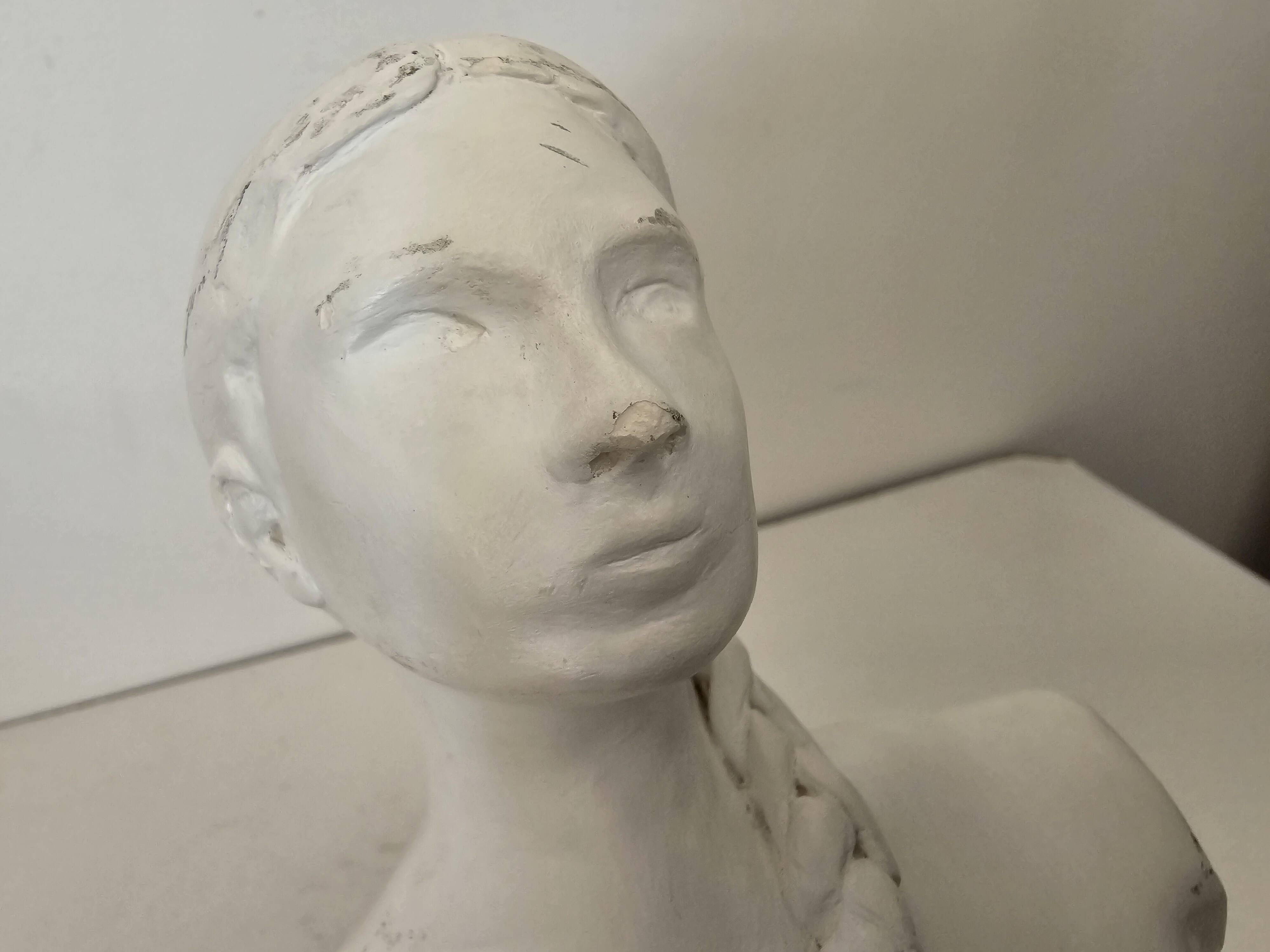 Sculpture plaster statue in the academic style representing the Venus de Milo Signed Dom