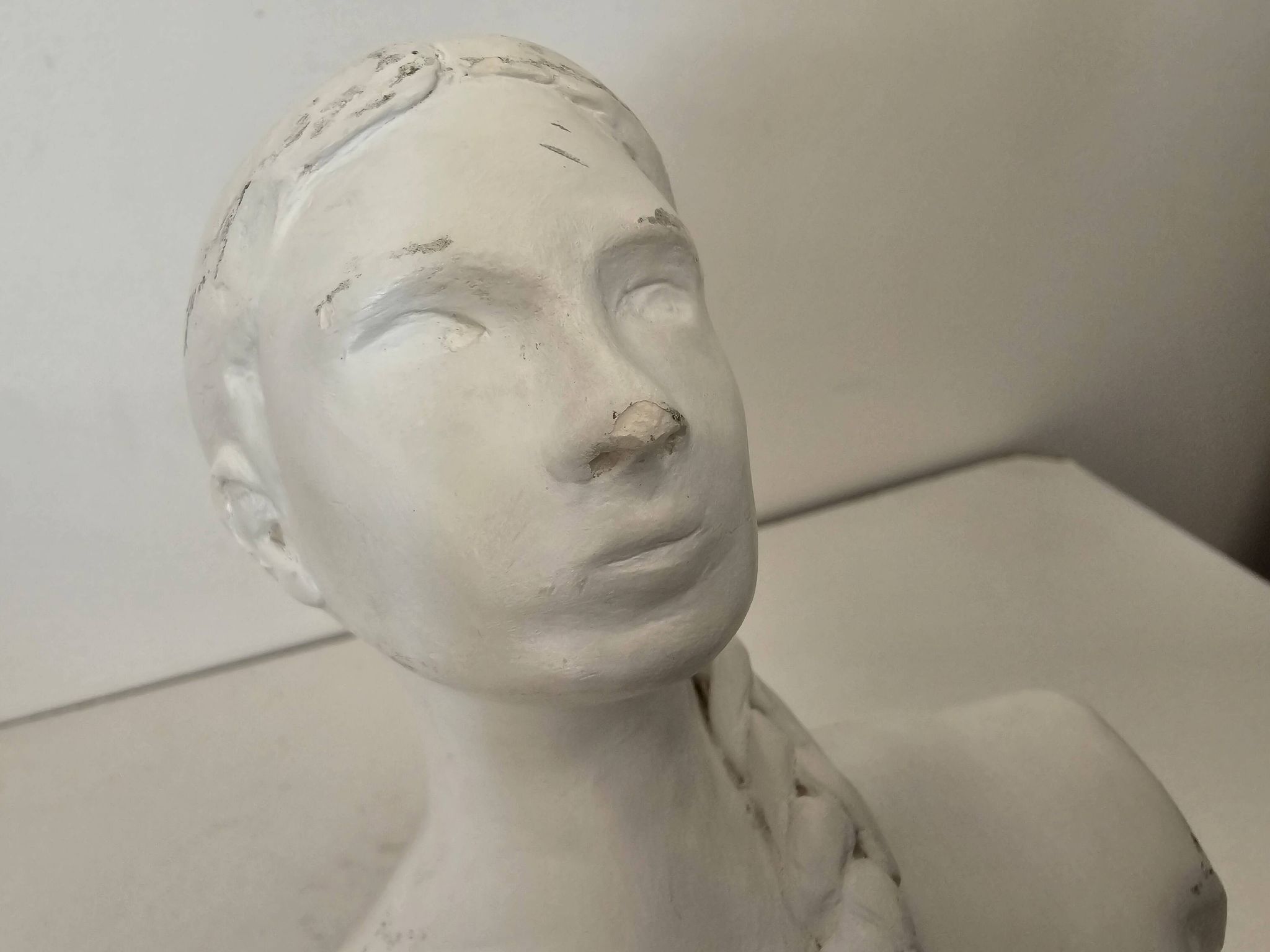 Sculpture plaster statue in the academic style representing the Venus de Milo Signed Dom