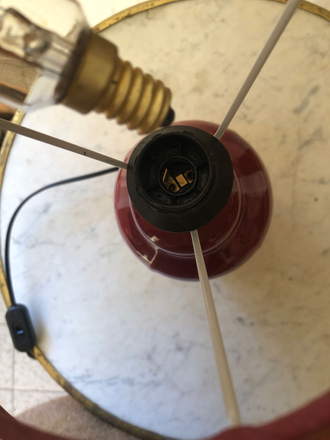 Ceramic foot table lamp