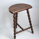 Tabouret tripode en bois perlé