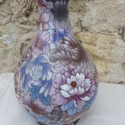 Vase in cloisonné enamel.