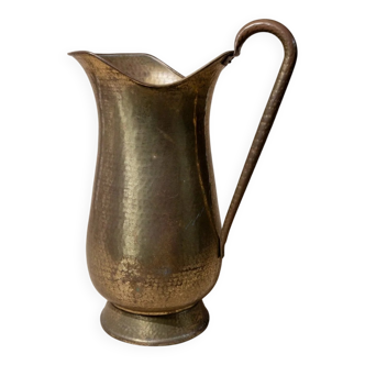XXL vintage brass jug handmade in Italy (1950s) – golden brass vase with patina and elegant handle