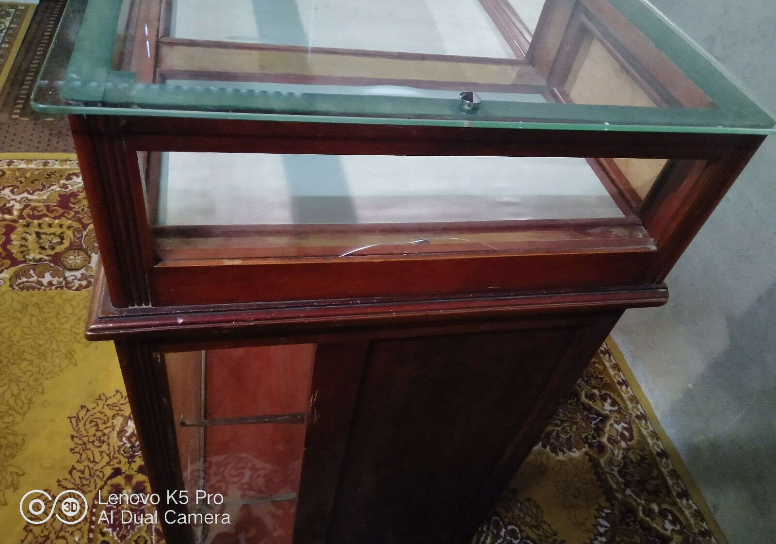 Emile Hoch window counter