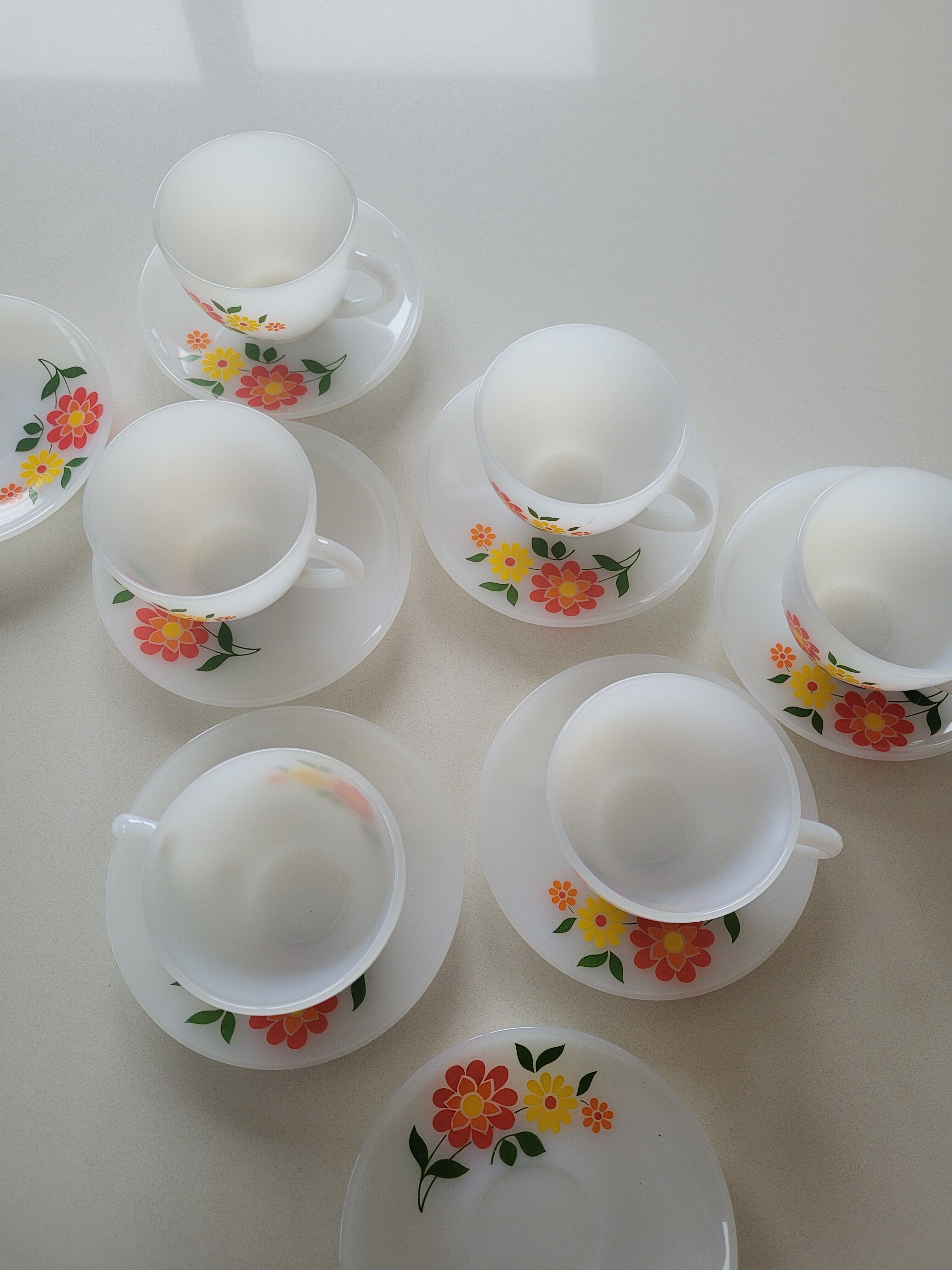 6 cups and 8 Arcopal sub-cups