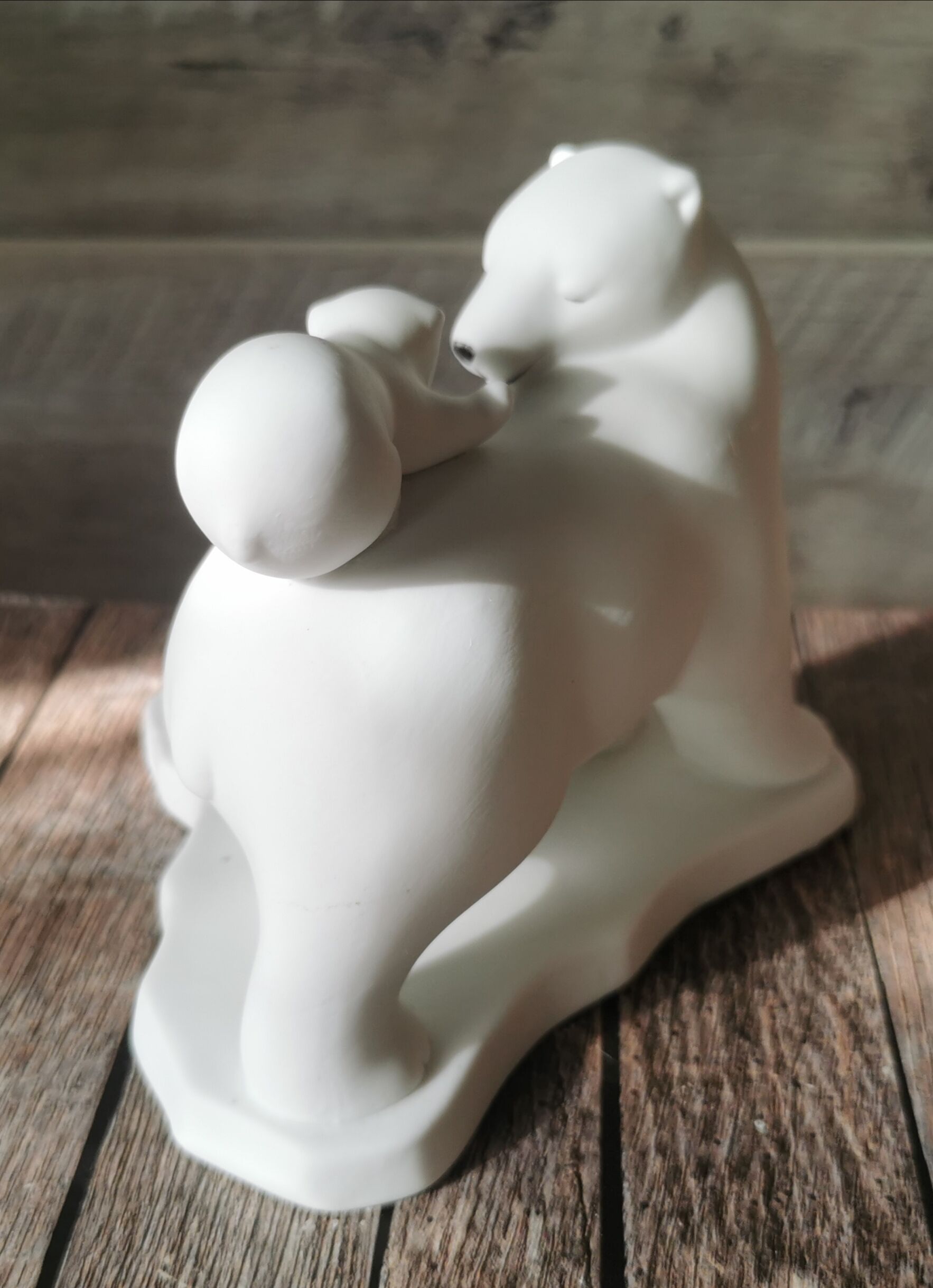 Polar bear candle holder