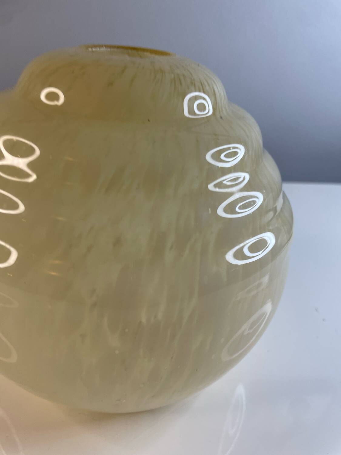 Suspension with antique globe