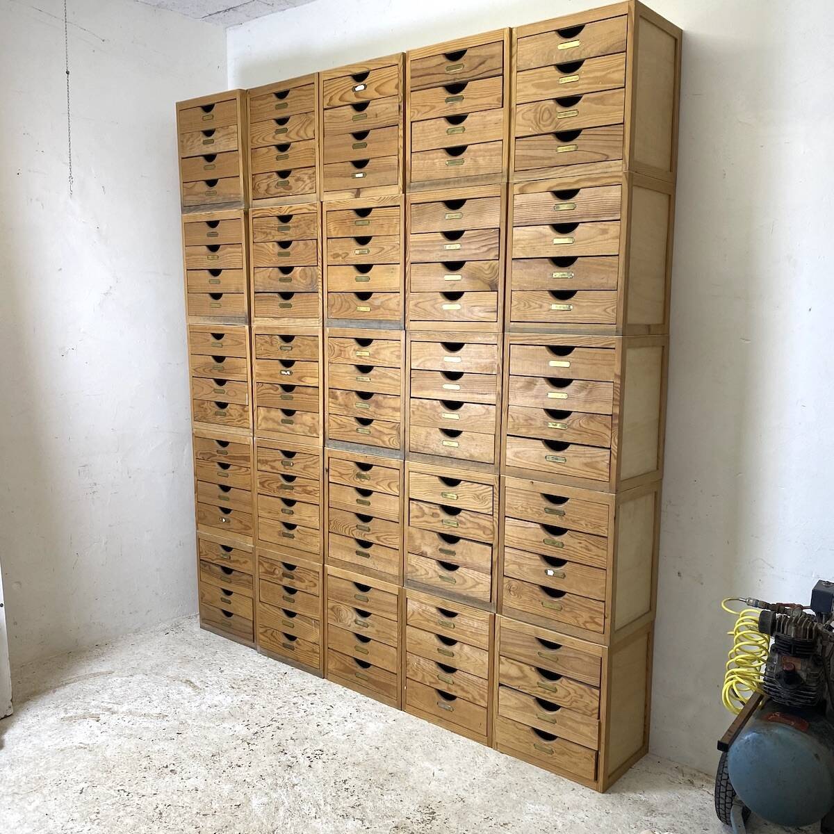 Wooden drawer cabinet