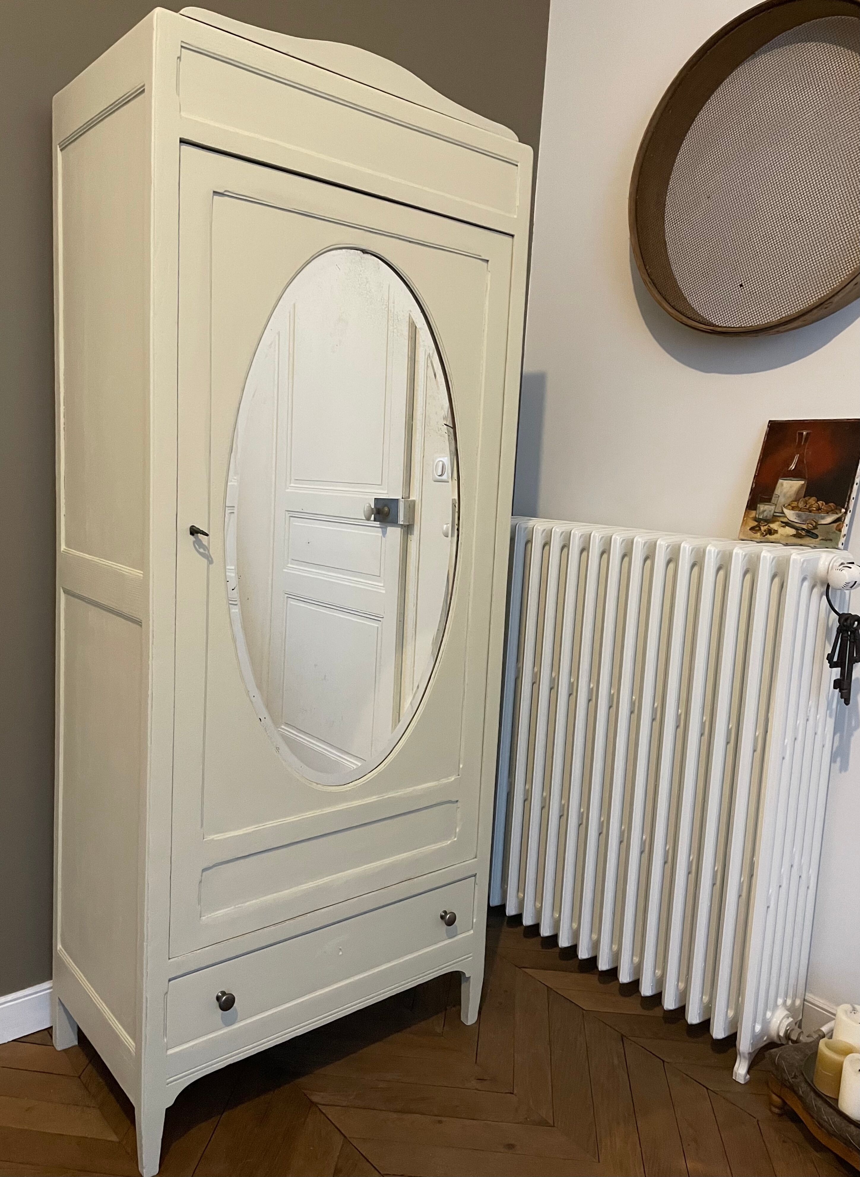 Armoire parisienne