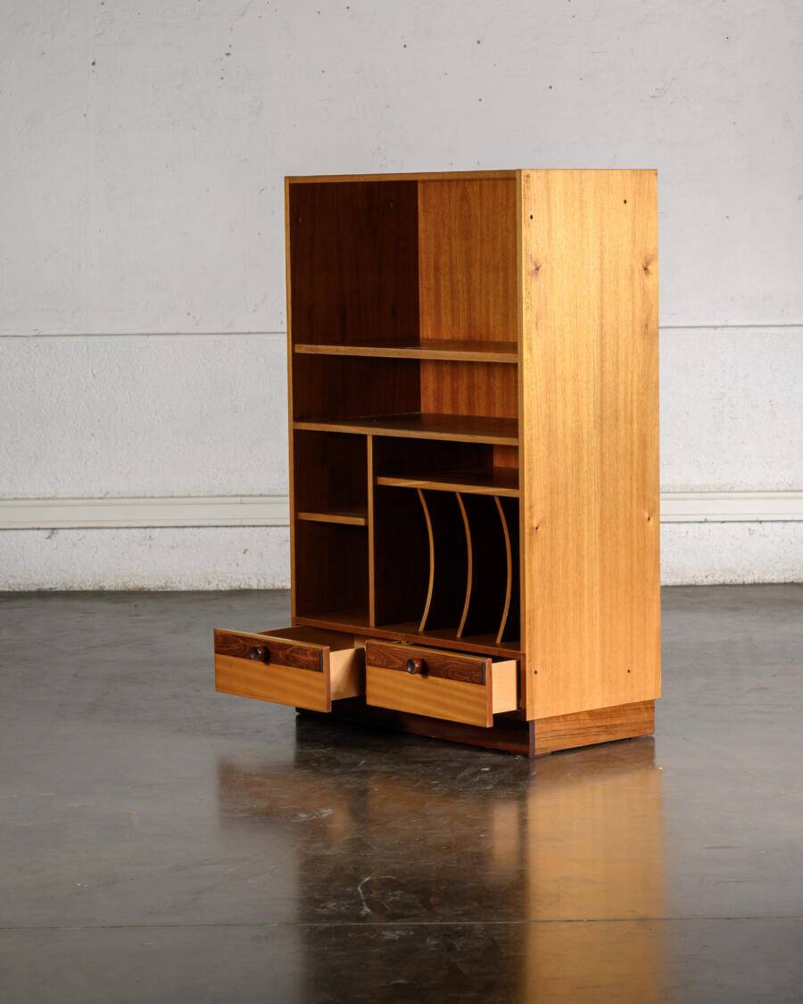 Storage furniture / bookshelf
