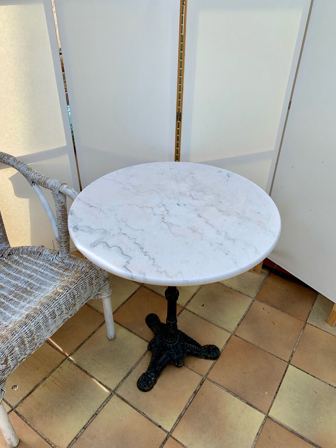 Parisian bistro table/side table in marble and wrought iron