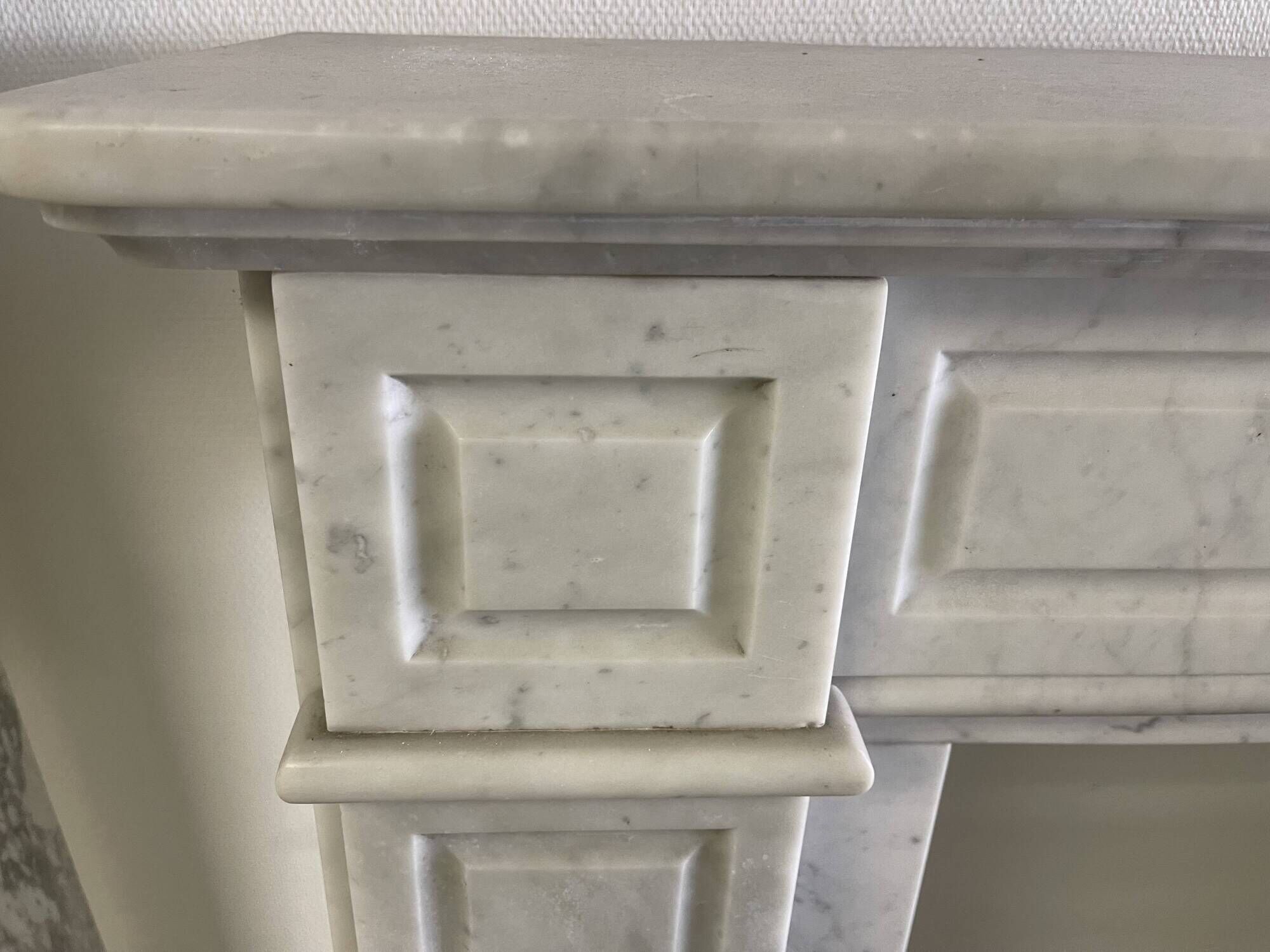 Cheminée de style Louis XVI en marbre blanc carrare xx siècle