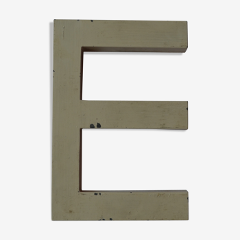 Lettre d'enseigne  E  vintage en zinc