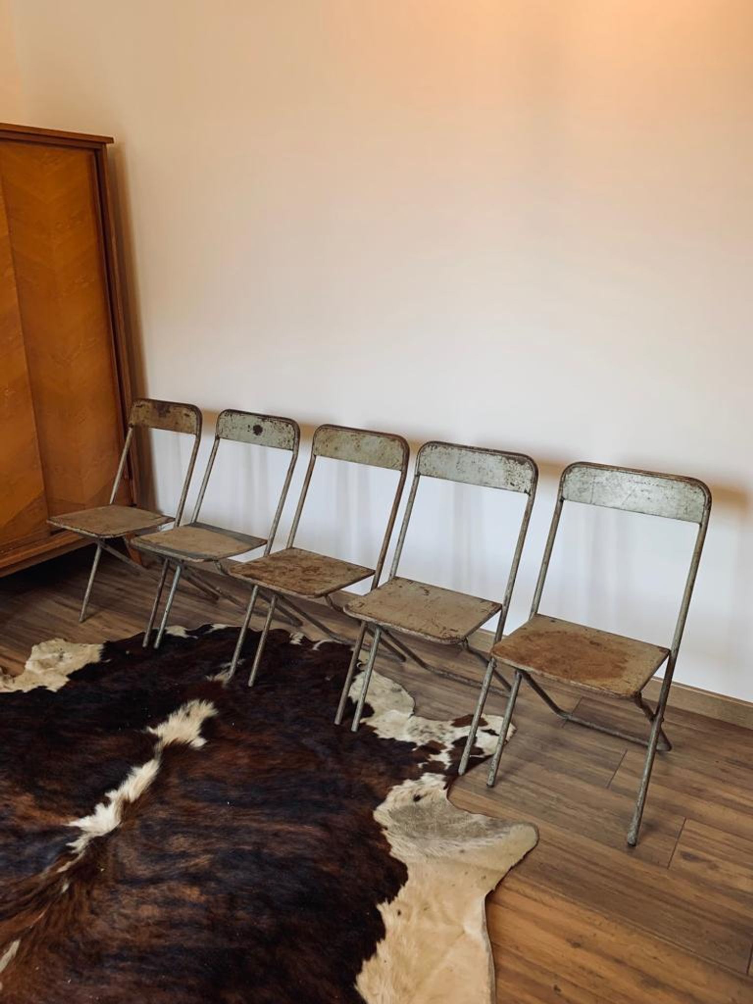 Set of 5 folding metal chairs