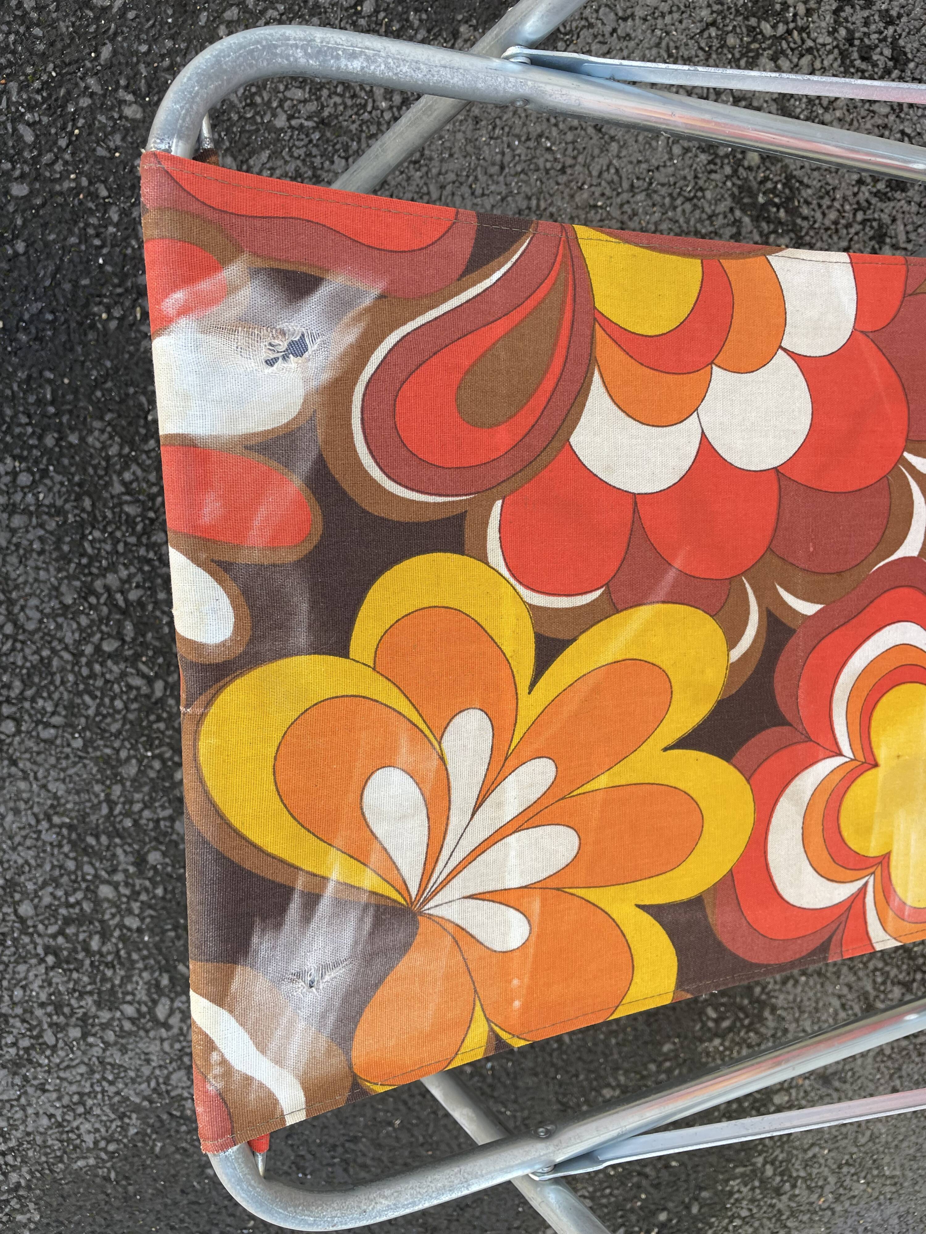 Foldable camping chair