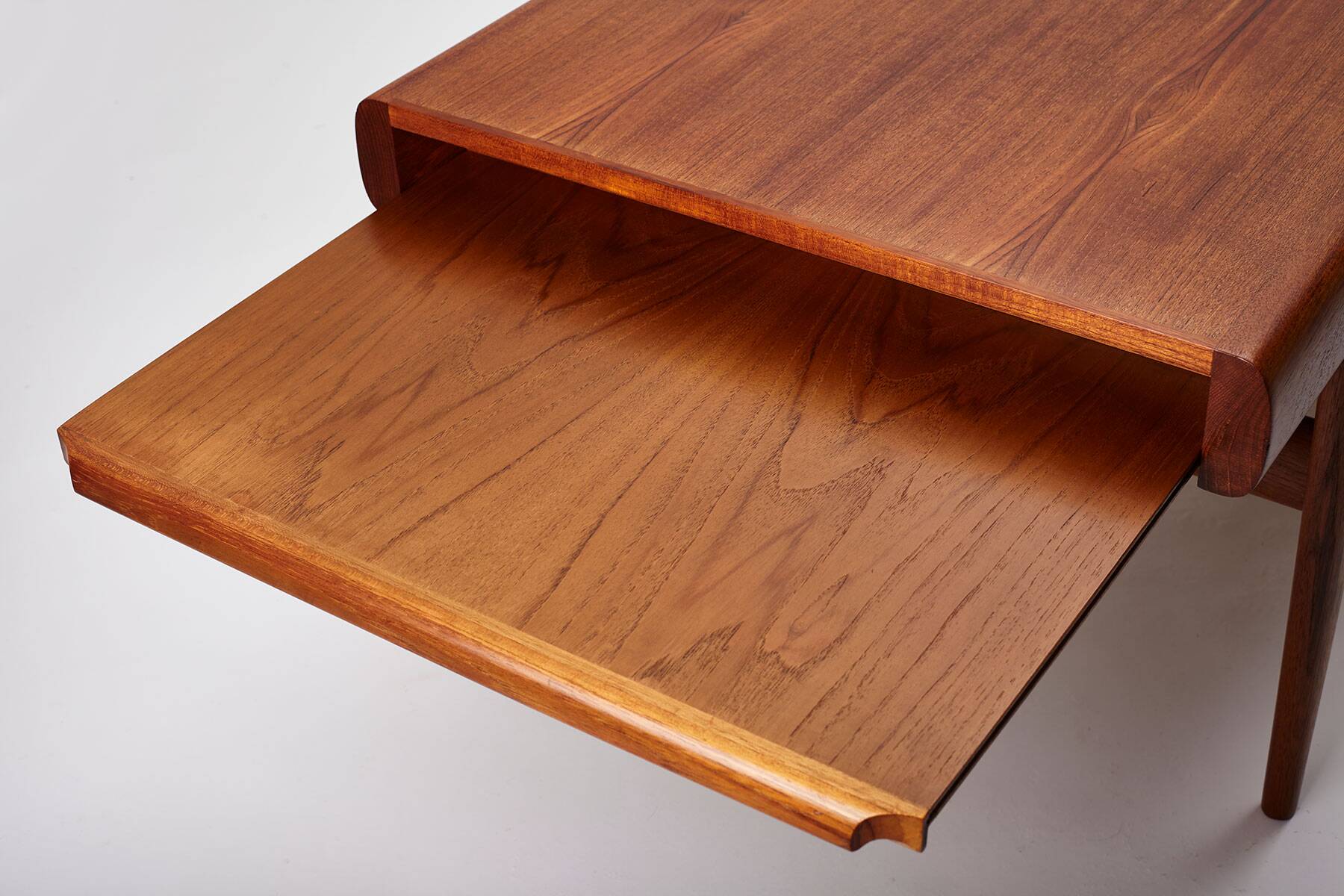 Extendable coffee table designed by Johannes Andersen for Uldum Møbelfabrik, Denmark, 1960s.