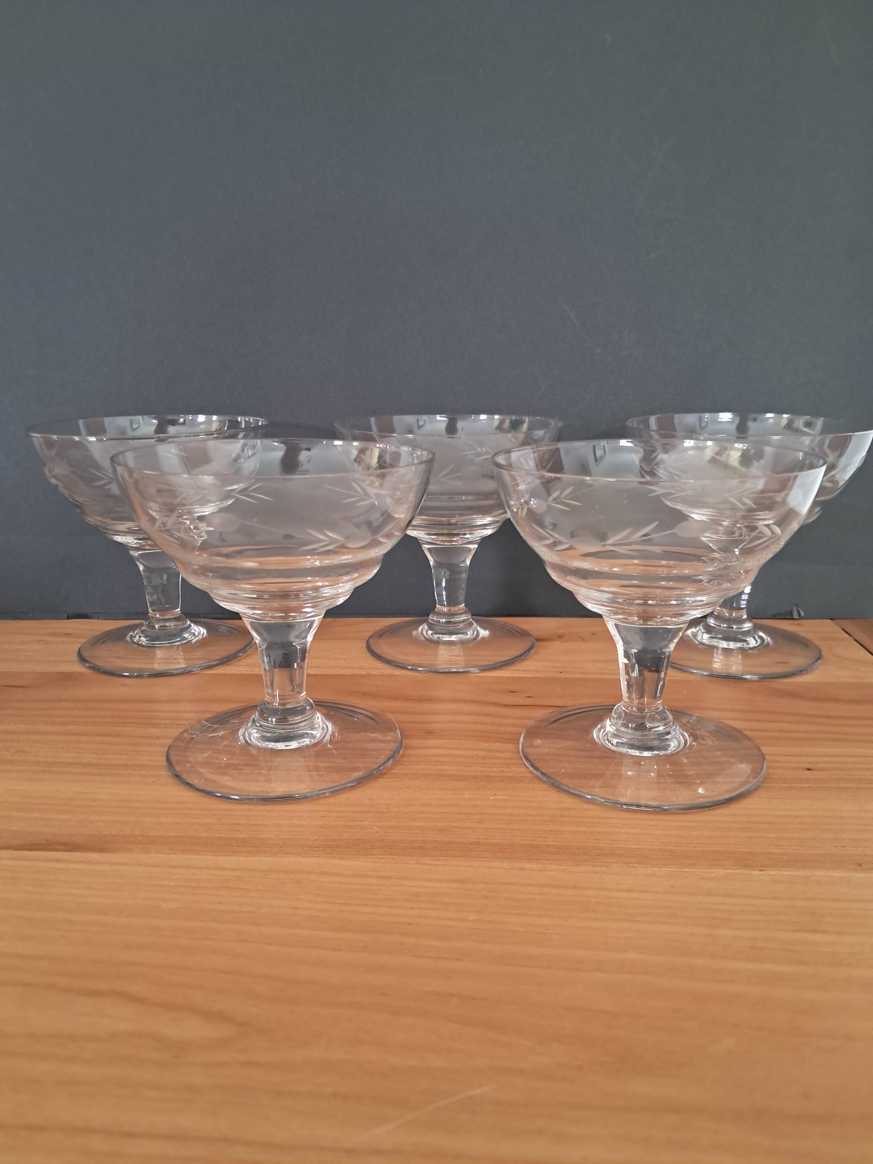 5 coupes à champagne taillées années 1950