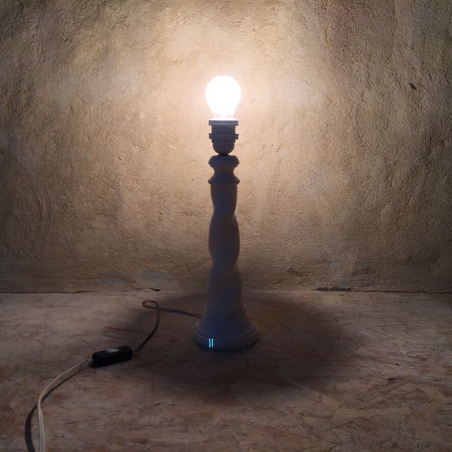 Twisted lamp foot in white alabaster