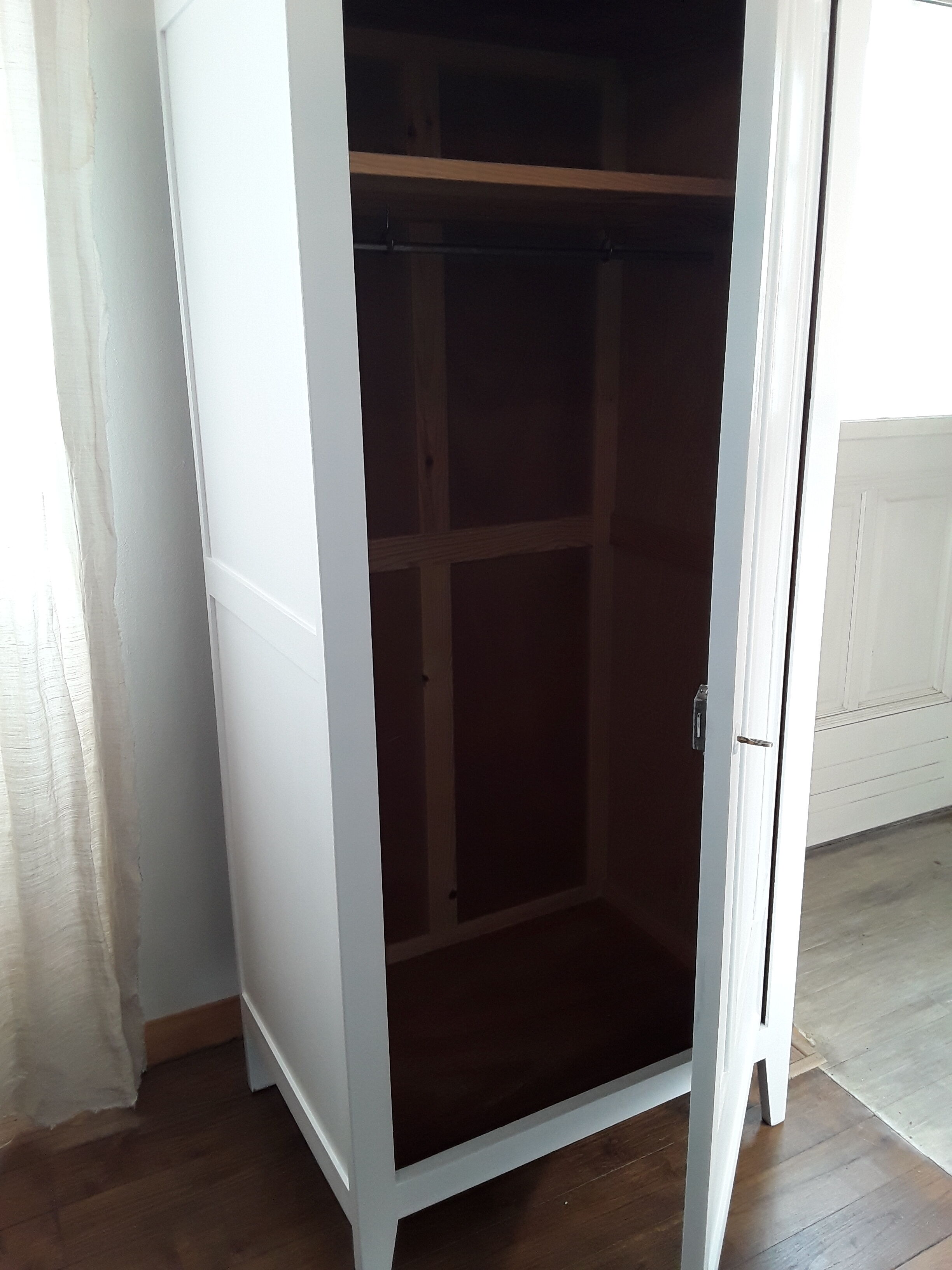 Paris wardrobe white hosier