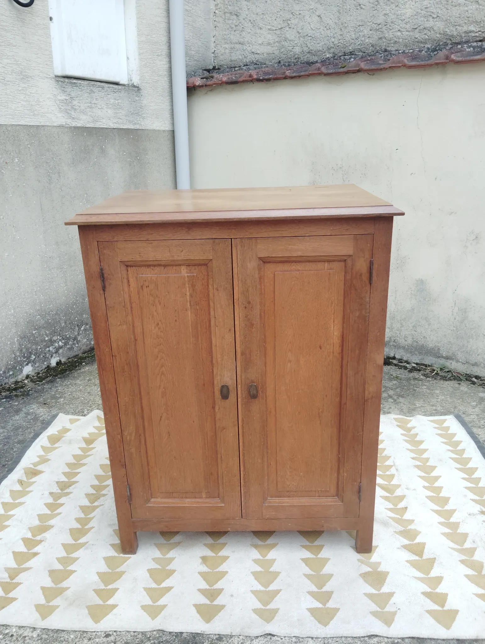 Small oak buffet Parisian style