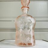 Carafe en verre rose