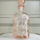 Carafe en verre rose