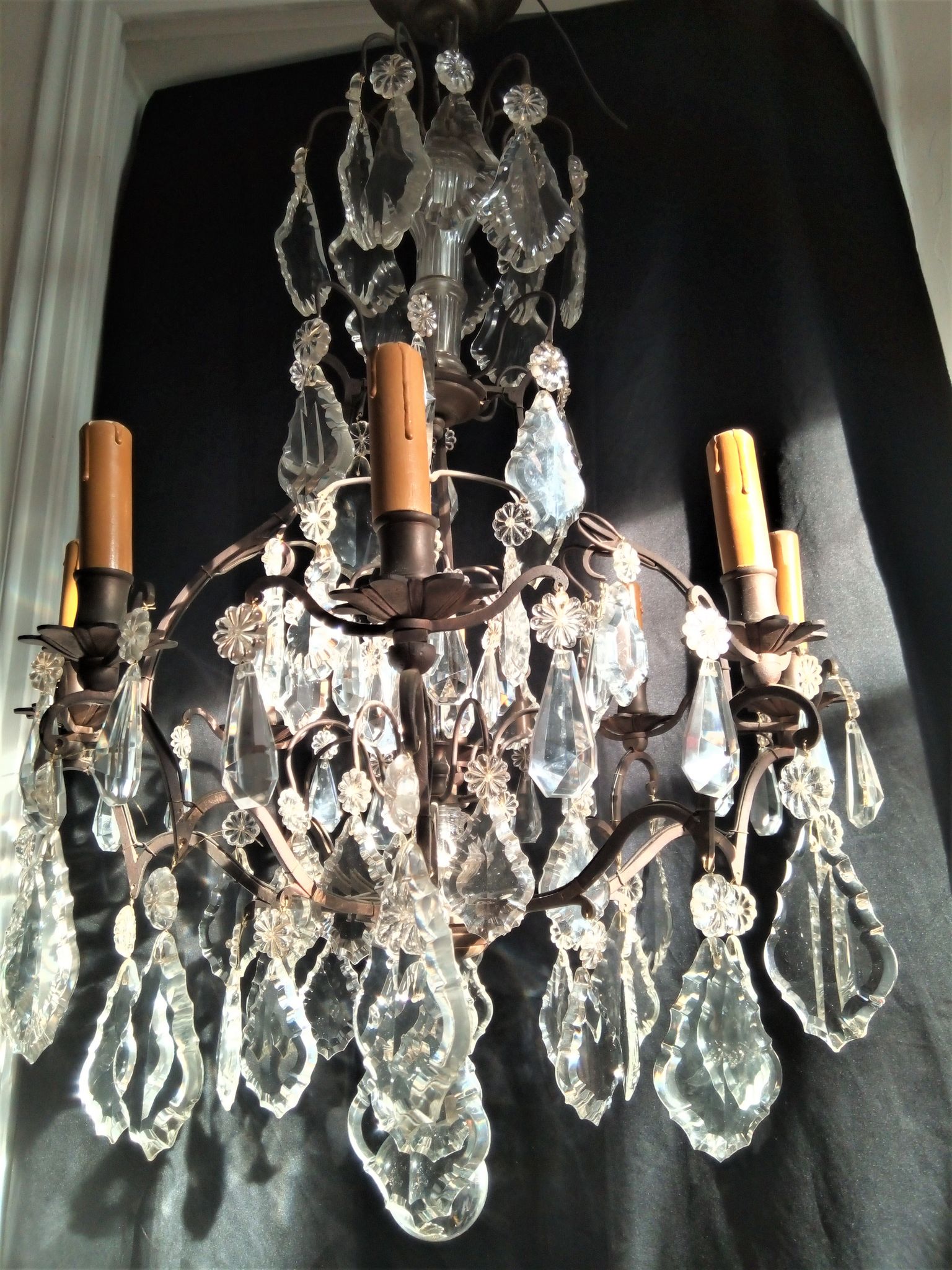 Old chandelier with tassels, bronze and crystal, 8 lights. Louis XV style.