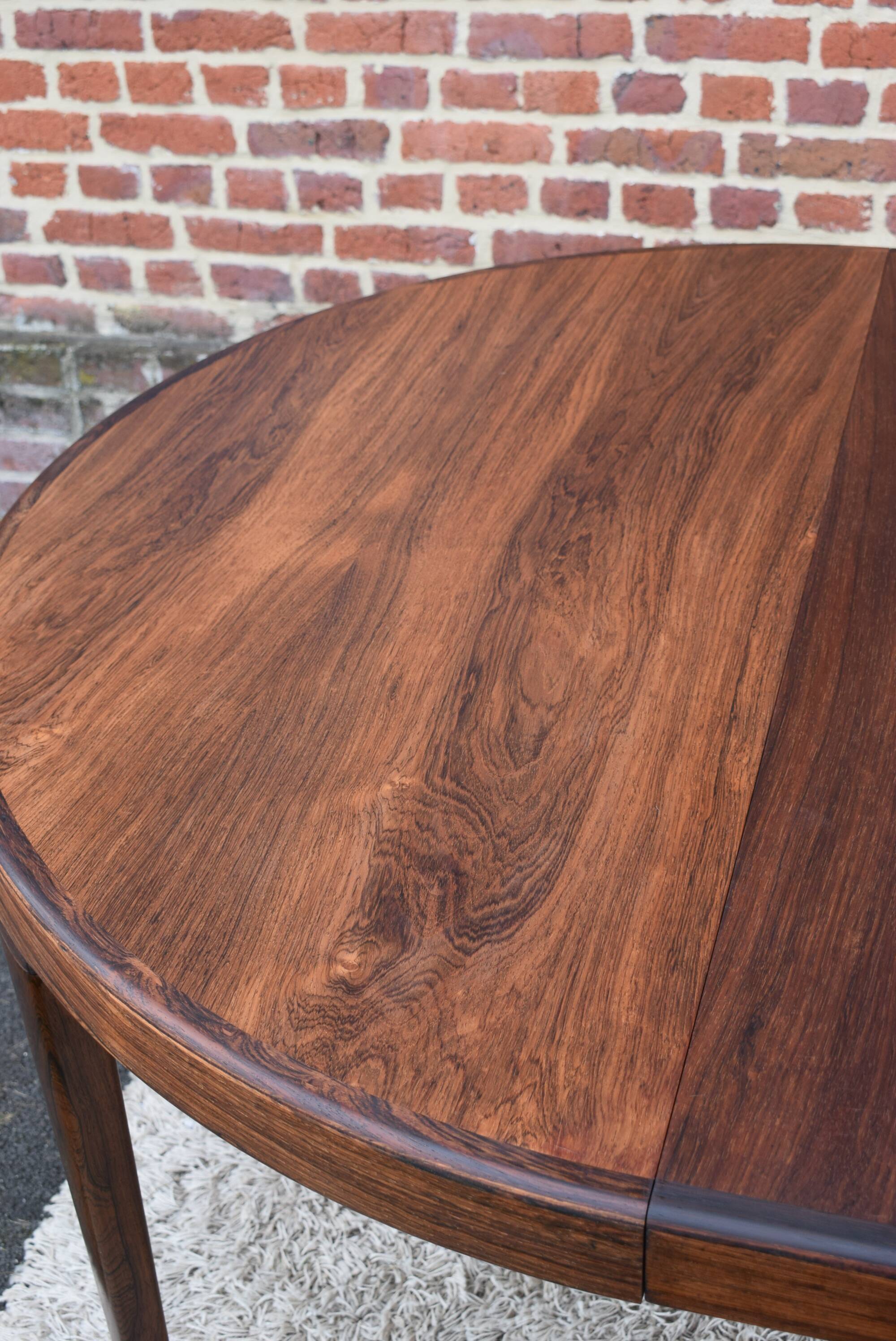 Rio rosewood table